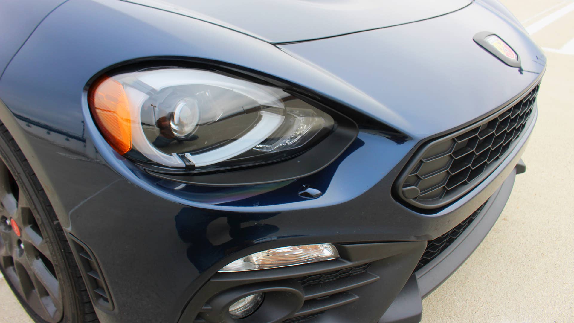 Fiat 124 Spider Abarth in blue