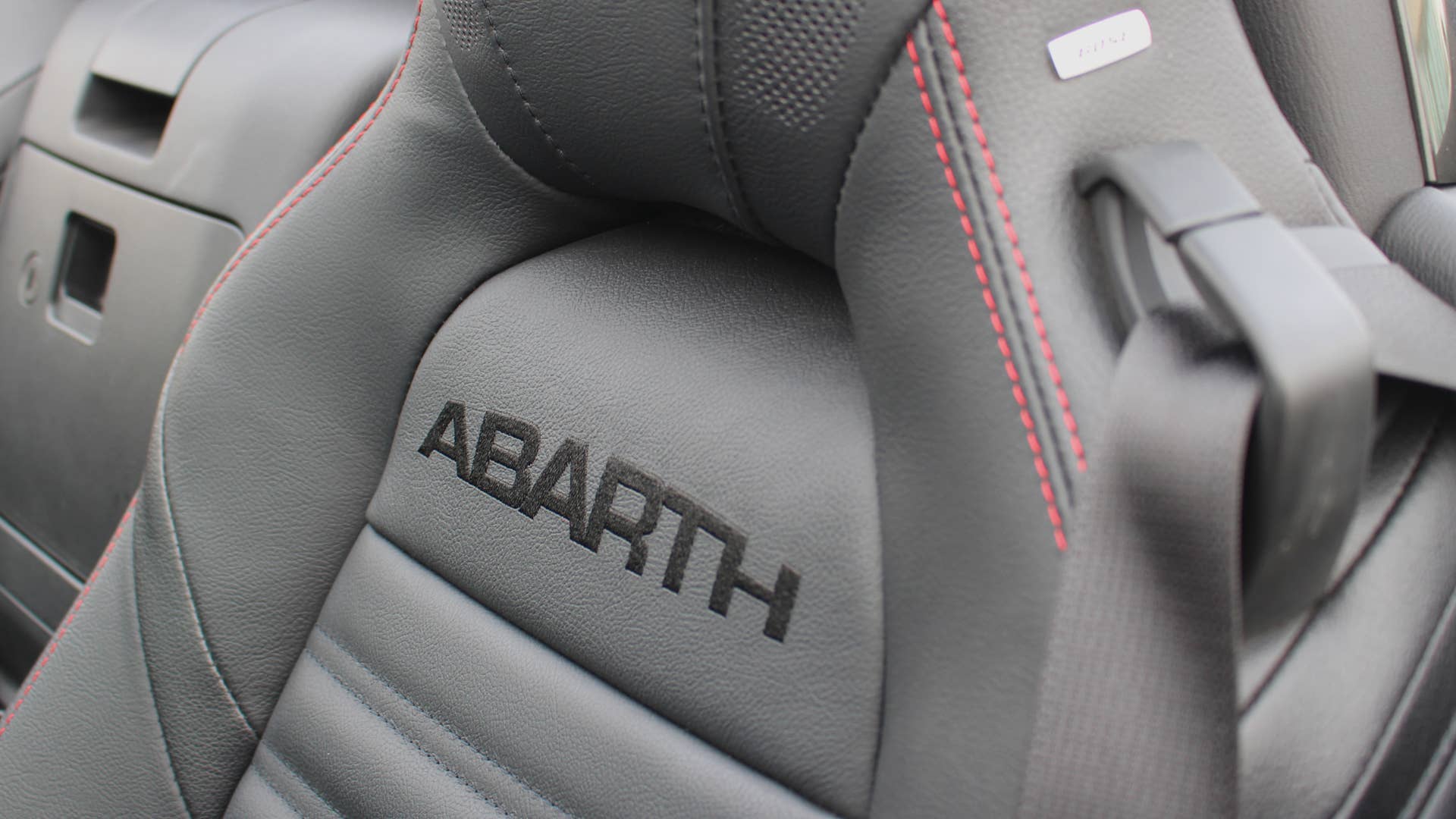 Fiat 124 Spider Abarth in blue