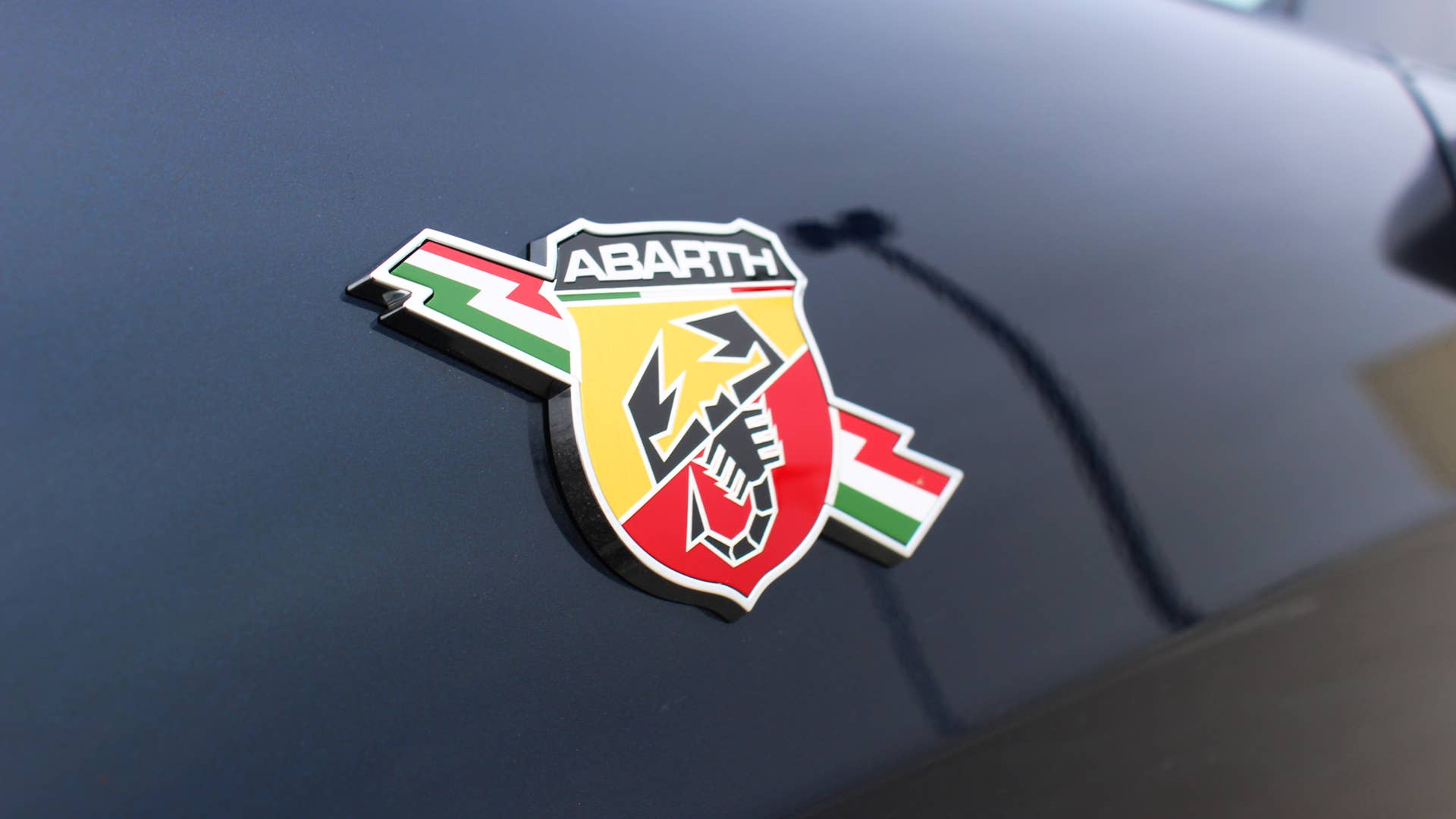 Fiat 124 Spider Abarth in blue