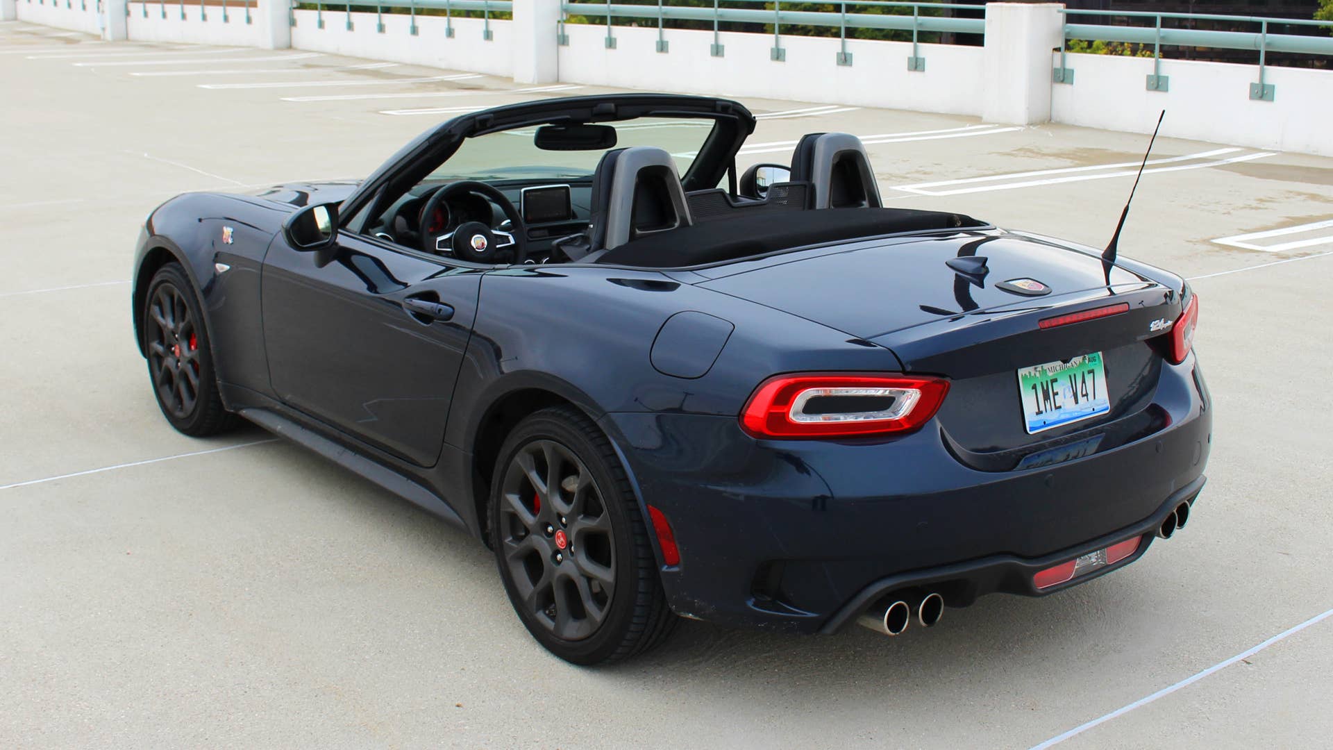 Fiat 124 Spider Abarth in blue