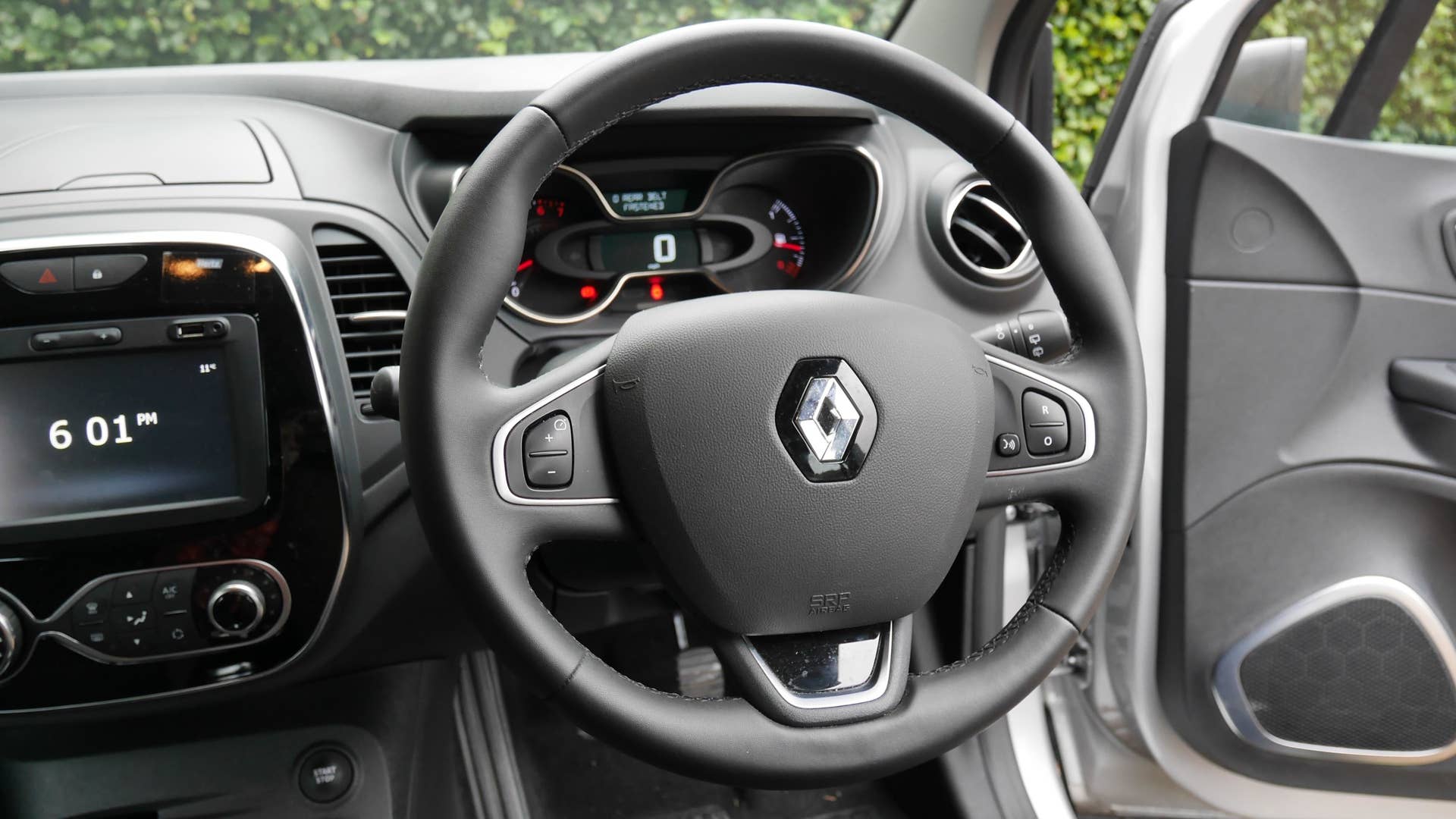Steering wheel is the right size, feels great in your hands and is leather-wrapped even on this lower trim rental car. No audio buttons, though.
