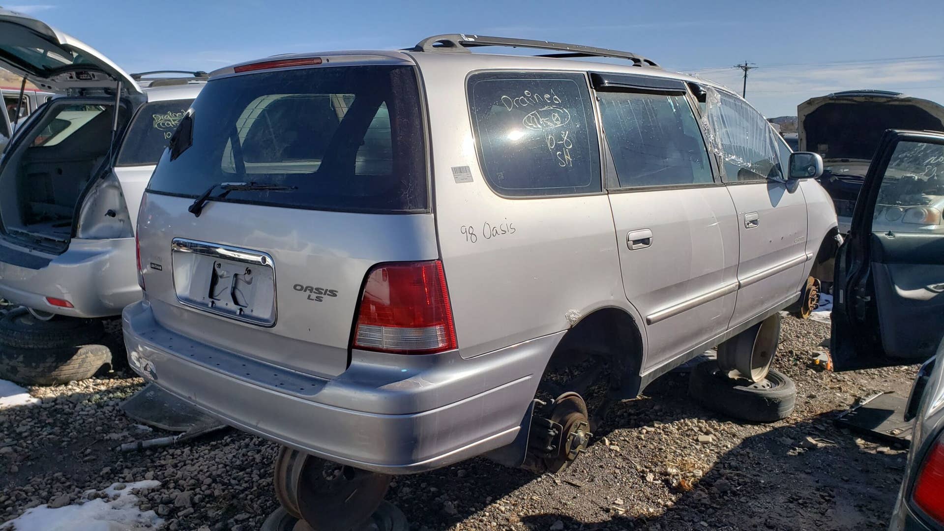 Junked 1998 Isuzu Oasis