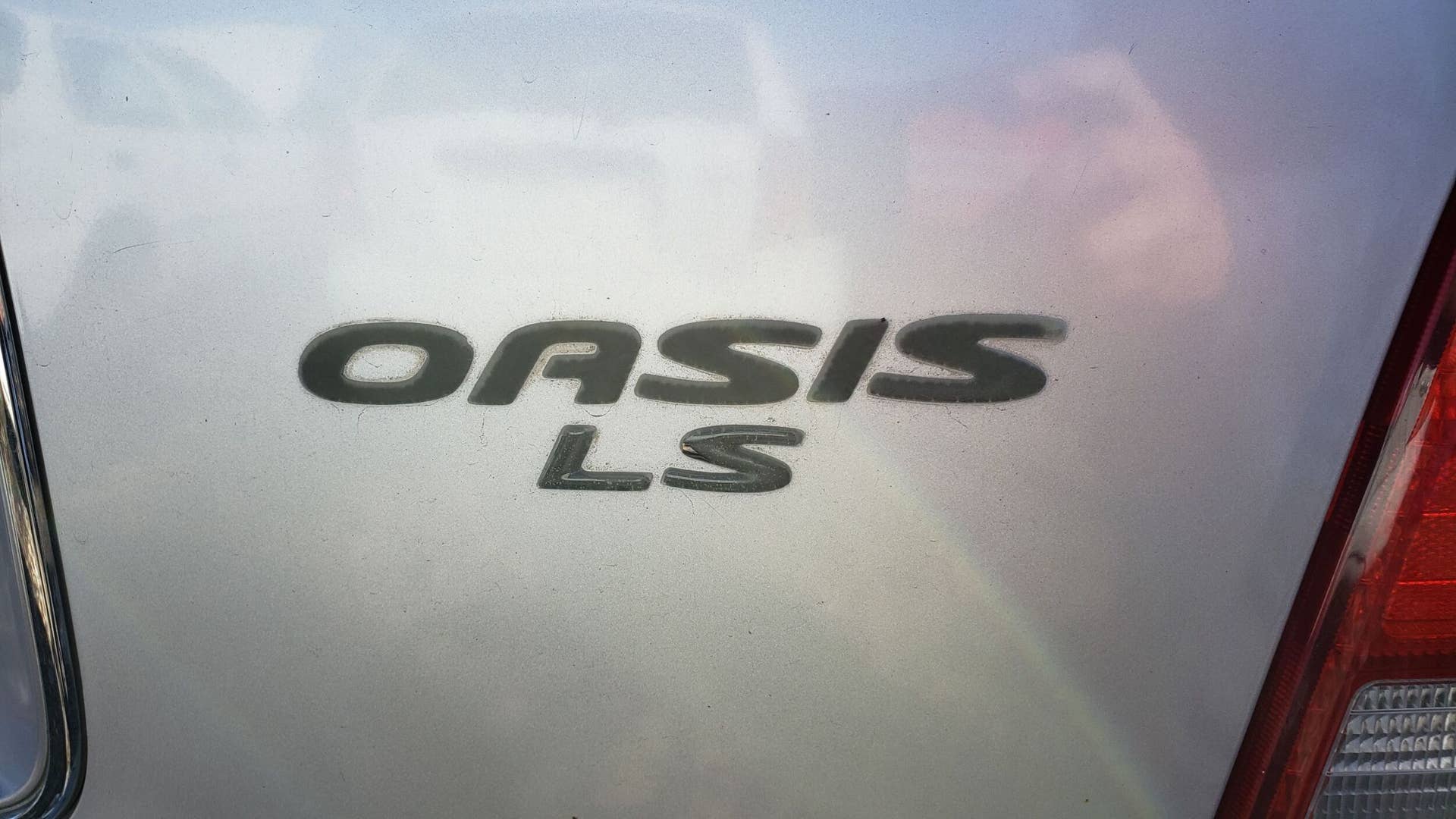 Junked 1998 Isuzu Oasis