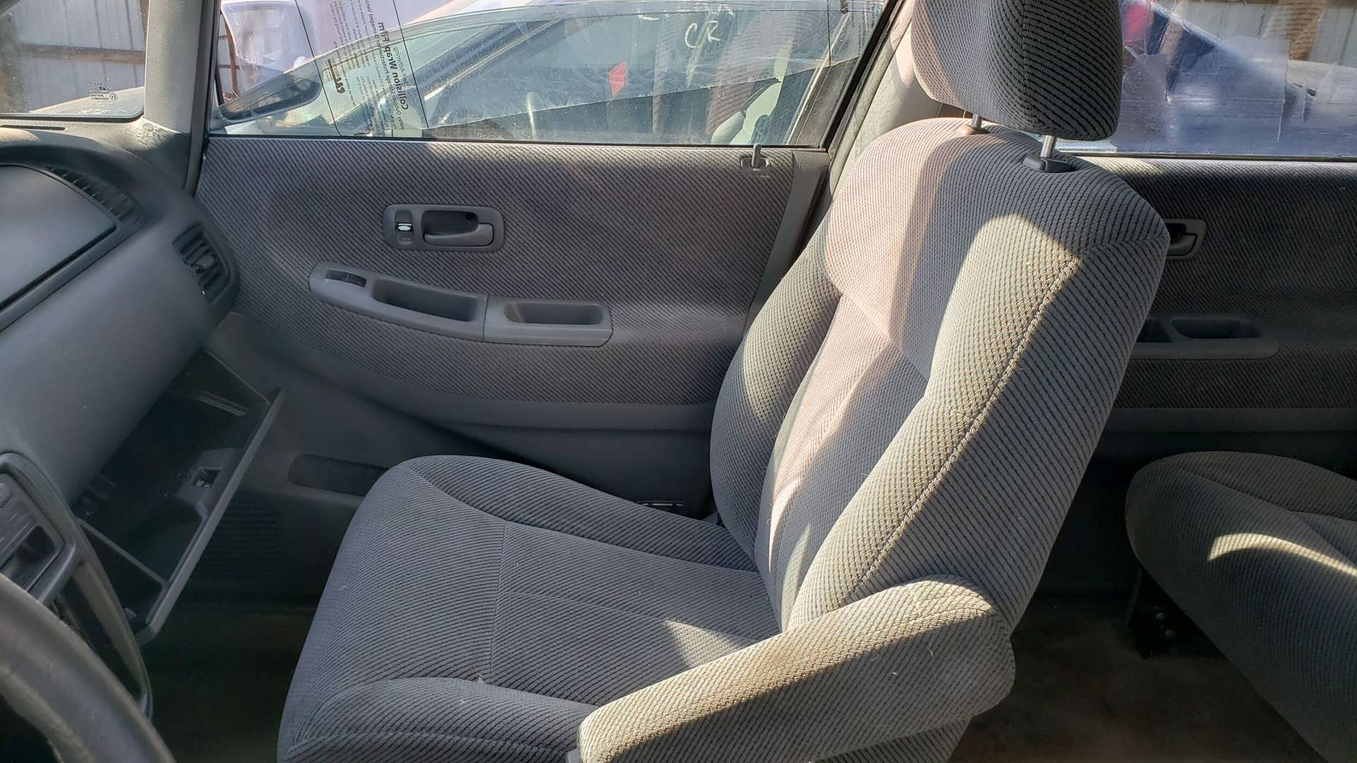 Junked 1998 Isuzu Oasis