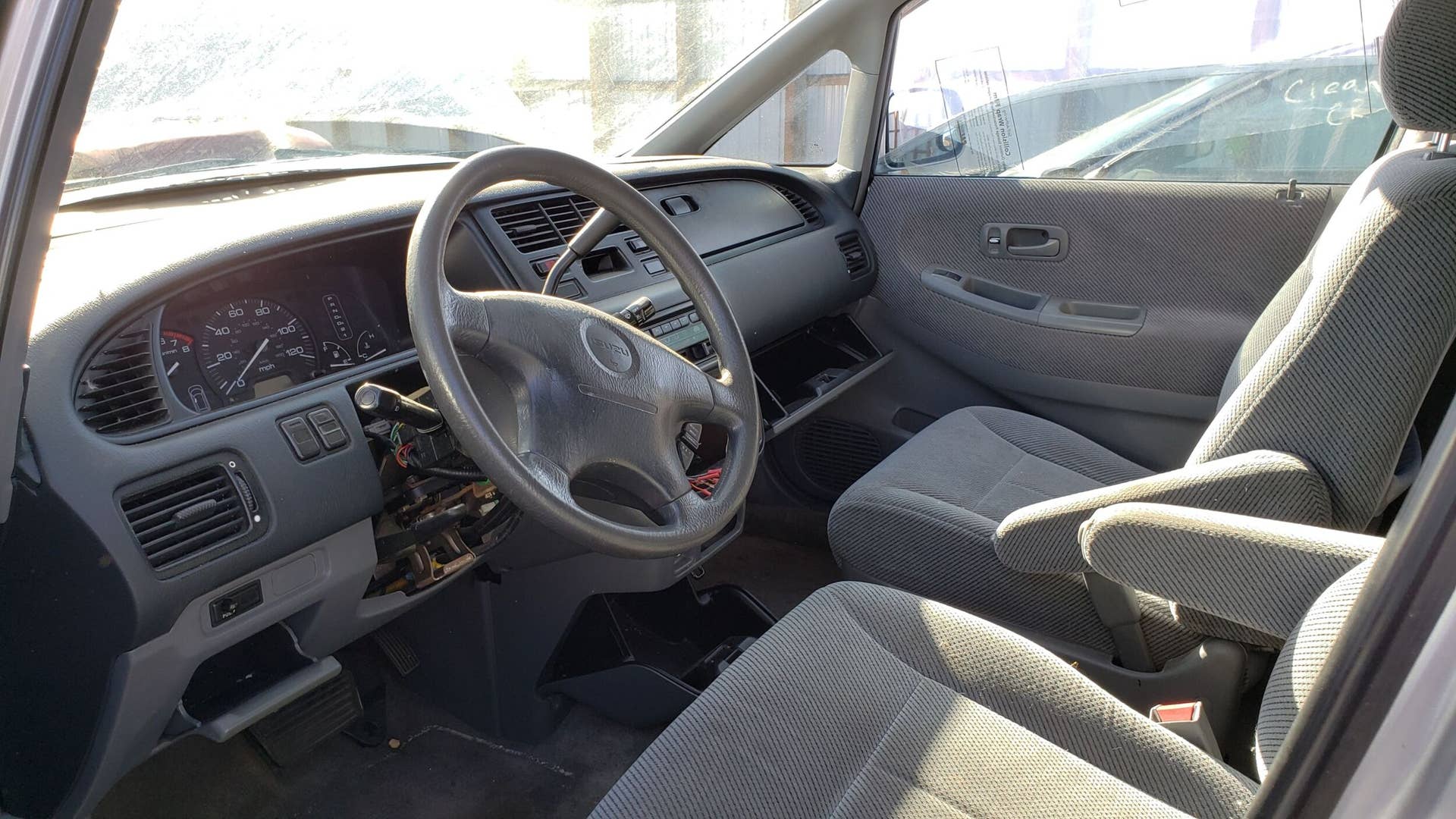 Junked 1998 Isuzu Oasis