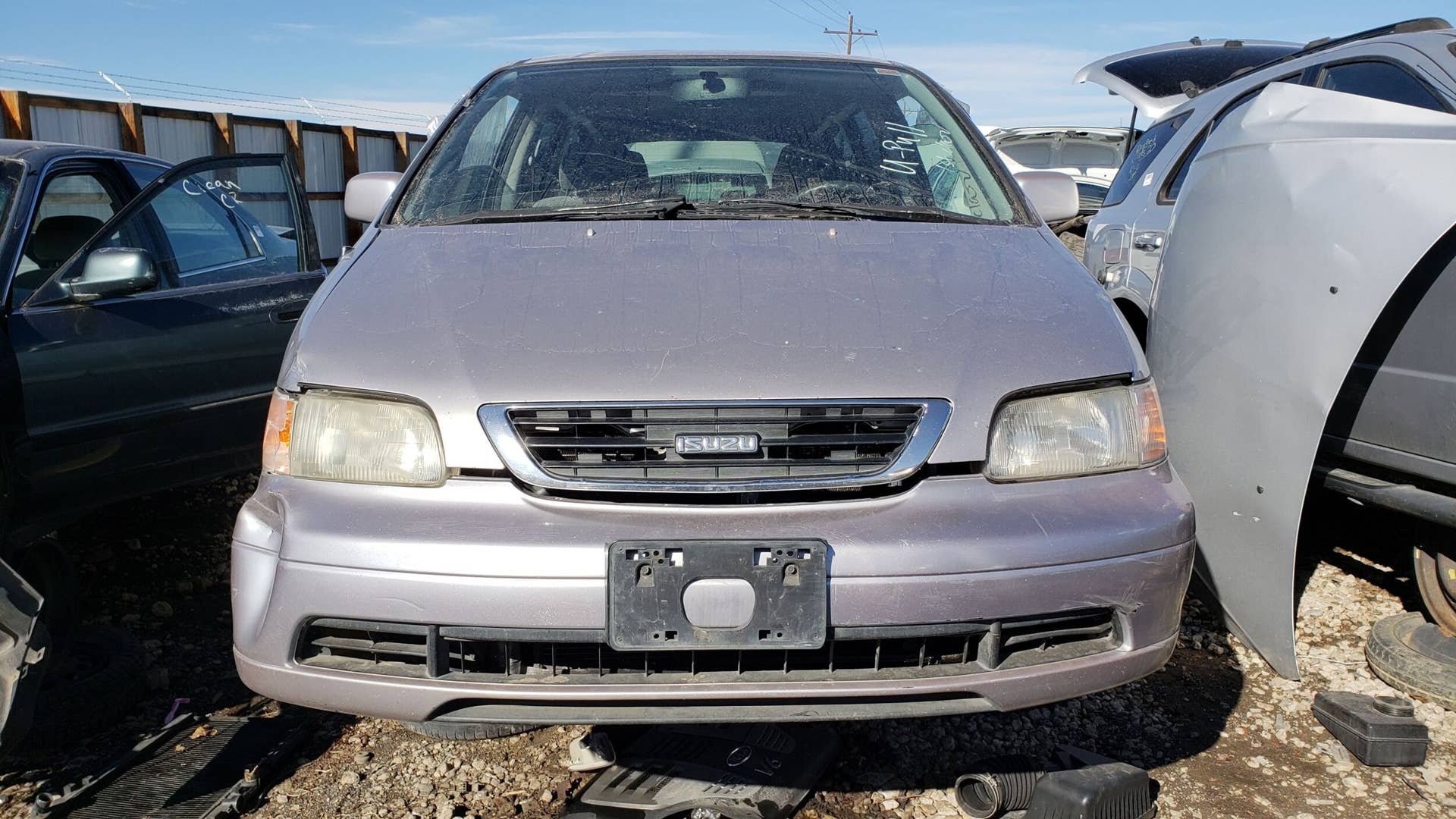 Junked 1998 Isuzu Oasis