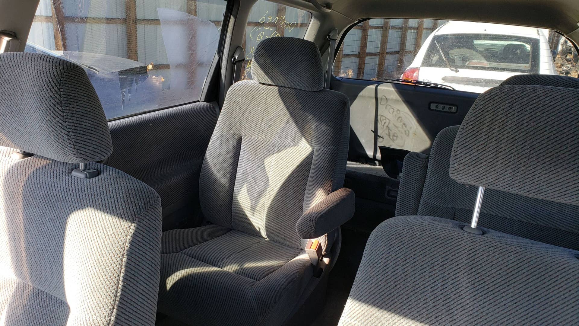 Junked 1998 Isuzu Oasis