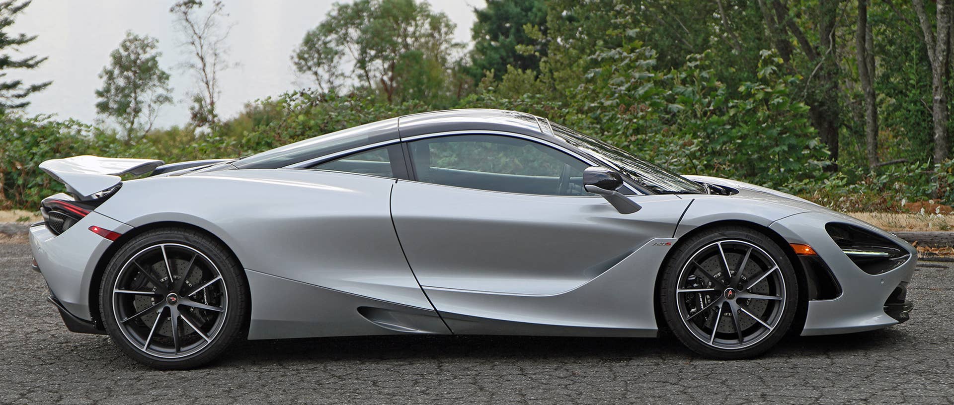 McLaren 720S profile
