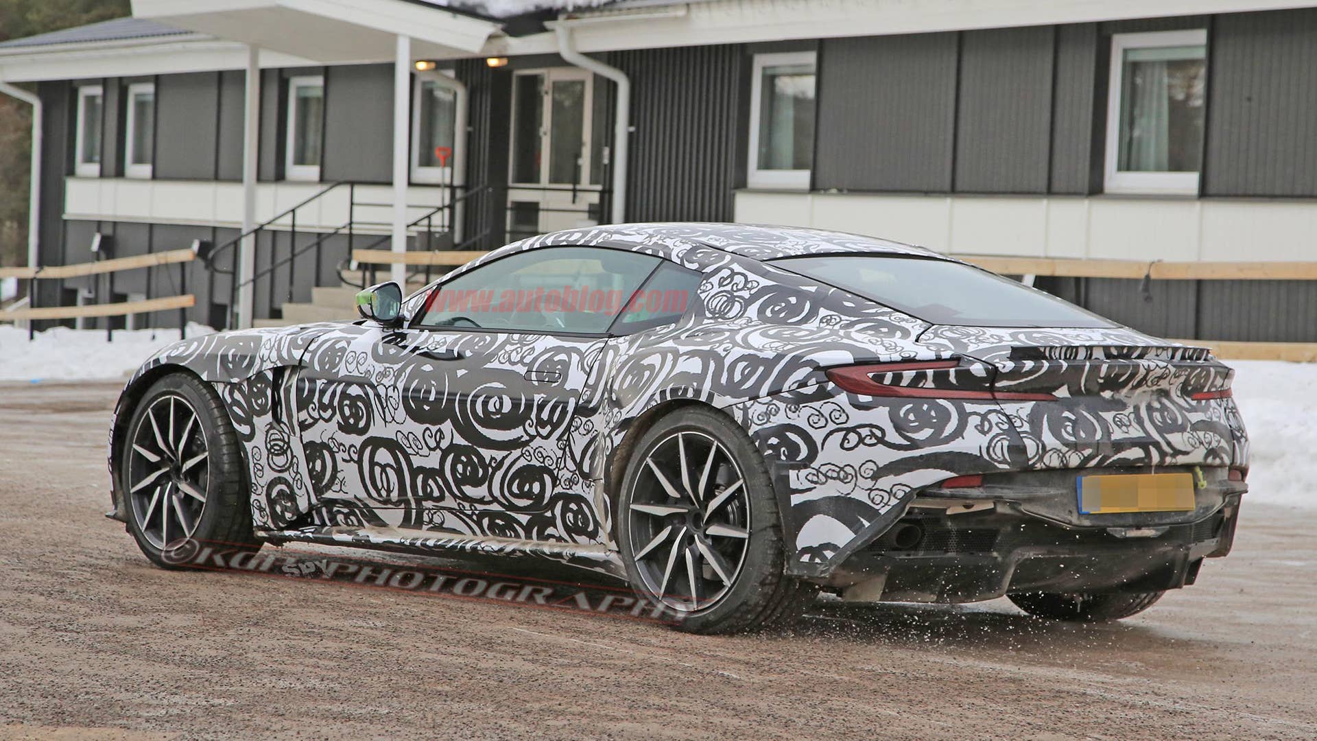 Aston Martin DB11S