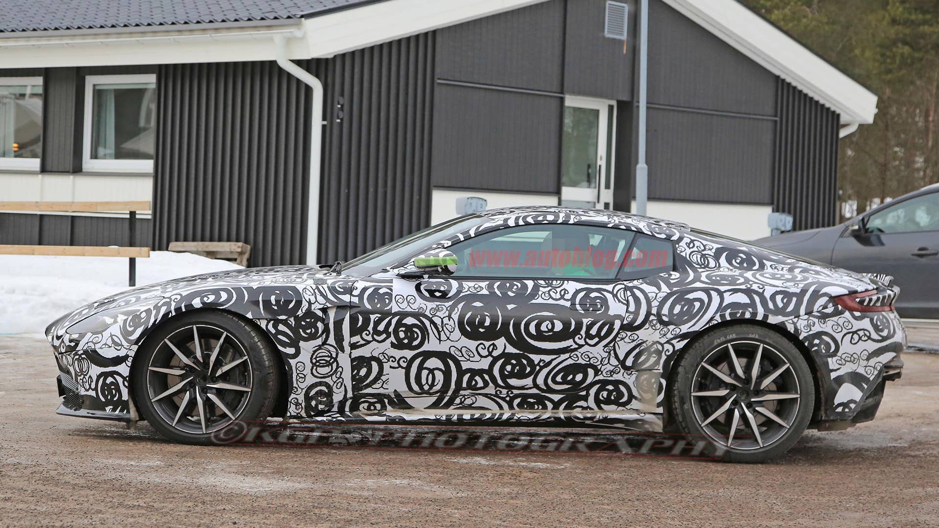 Aston Martin DB11S
