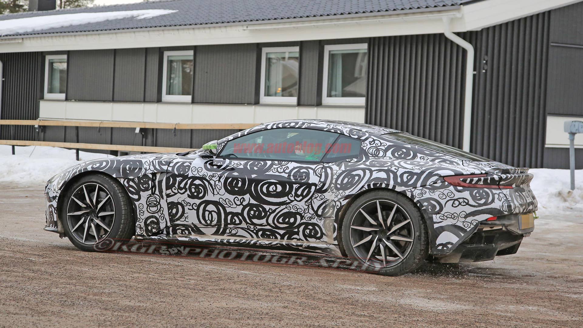 Aston Martin DB11S