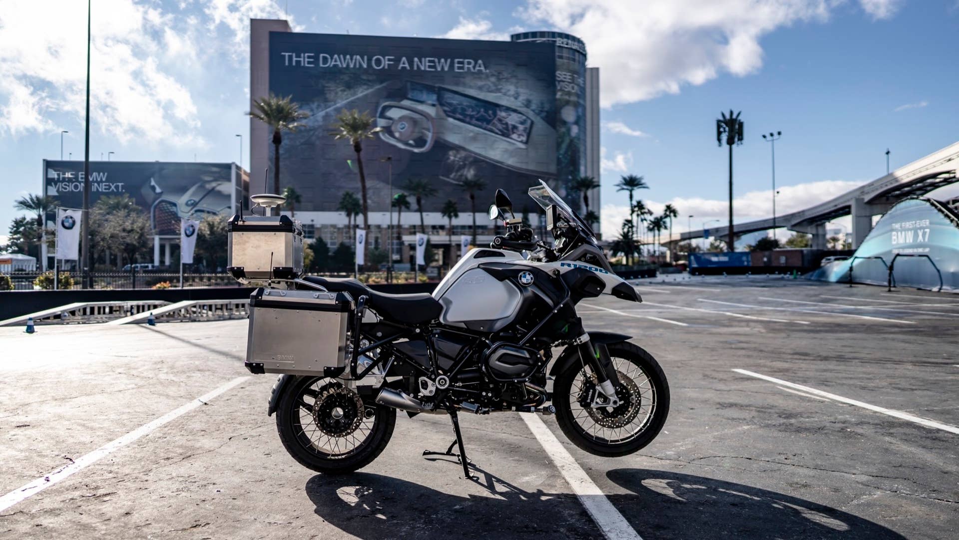 BMW Self-Driving Motorcycle at CES 2019