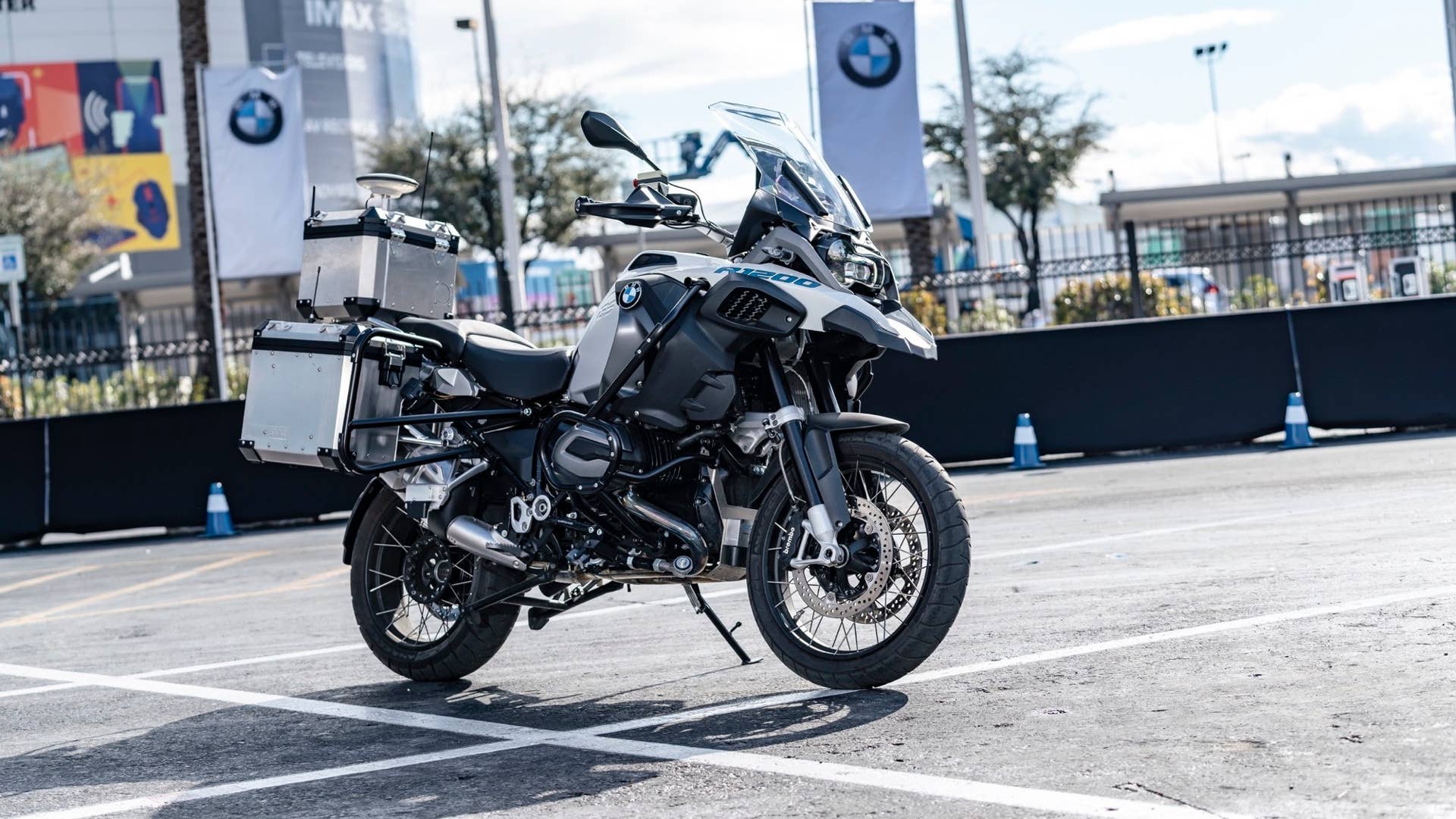 BMW Self-Driving Motorcycle at CES 2019