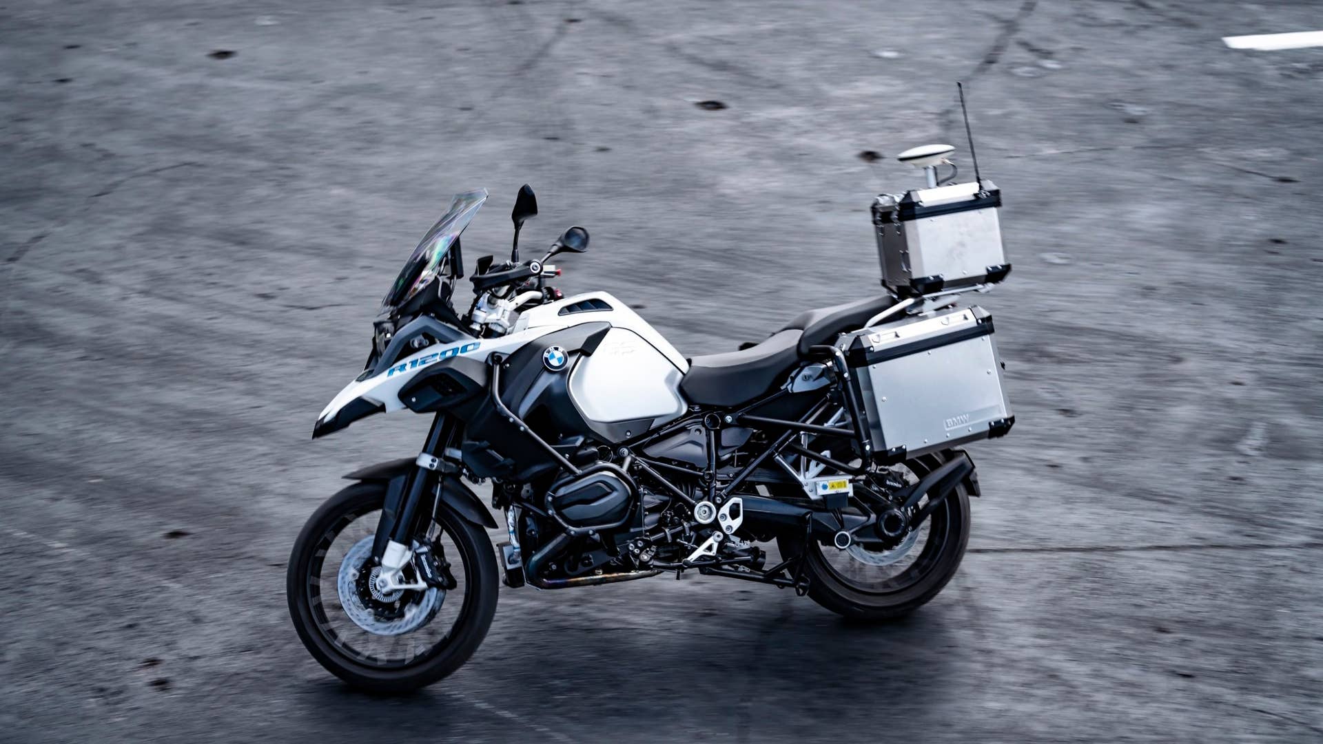 BMW Self-Driving Motorcycle at CES 2019