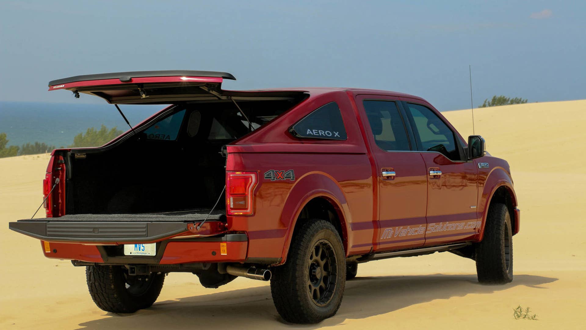 AeroX Fastback Truck Bed Cap