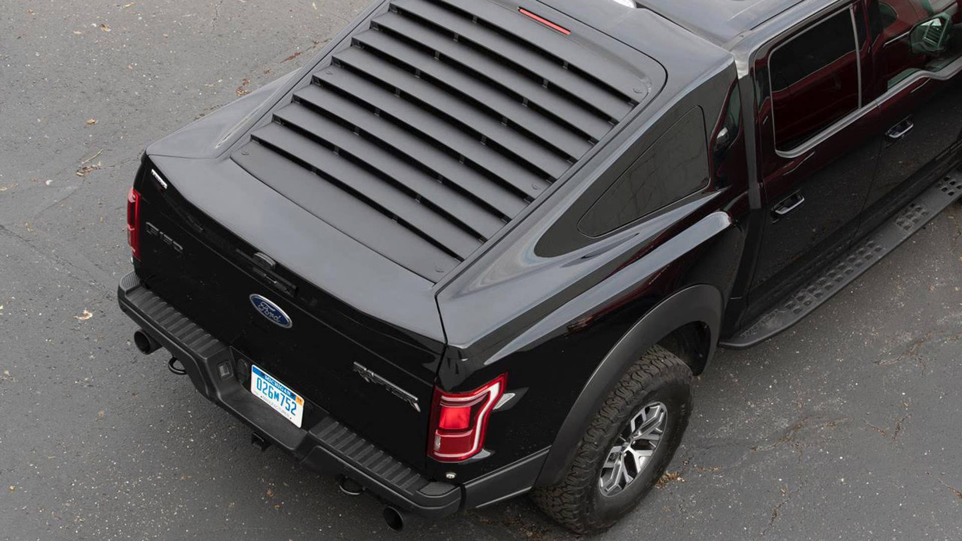 AeroX Fastback Truck Bed Cap