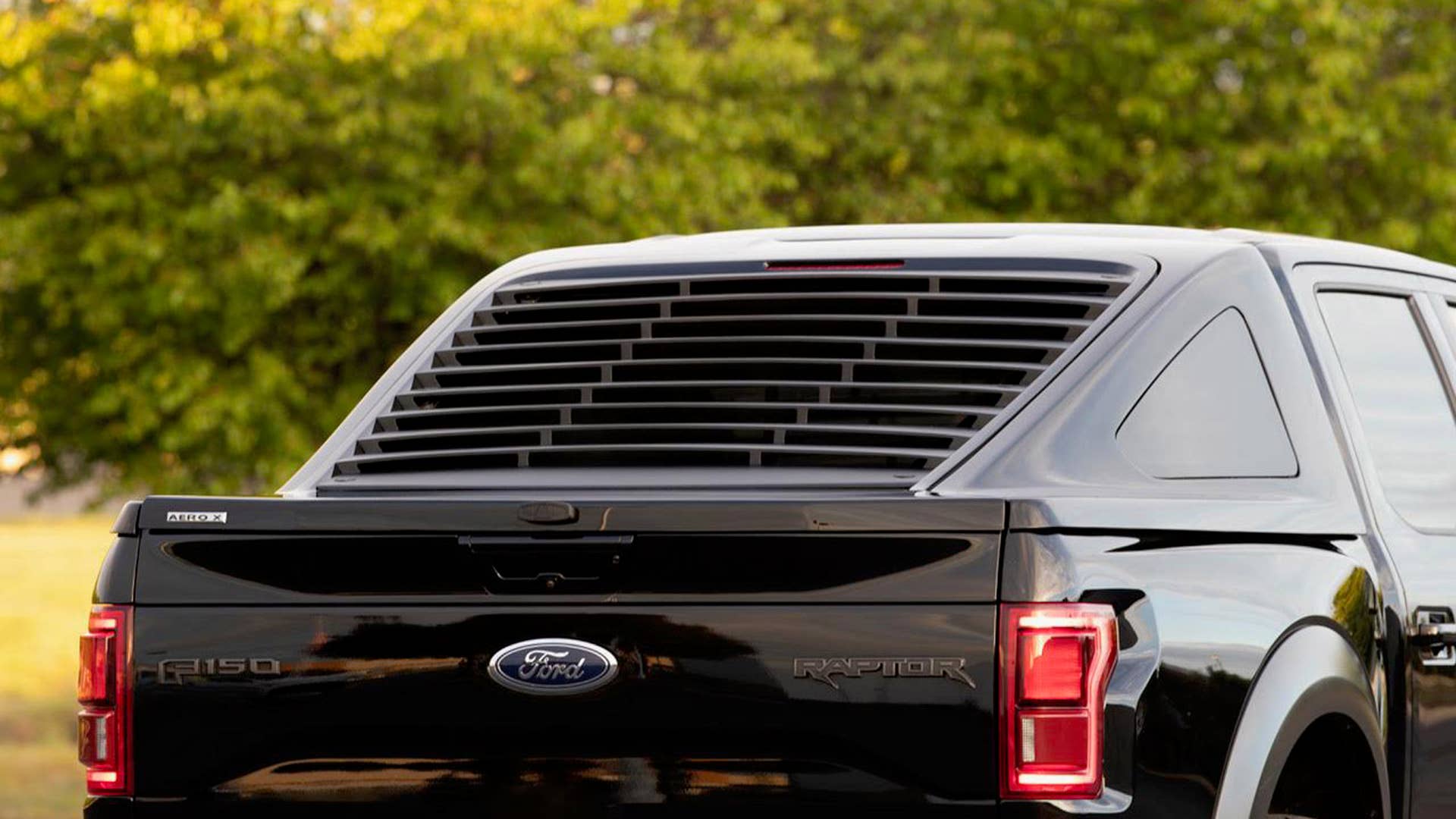AeroX Fastback Truck Bed Cap