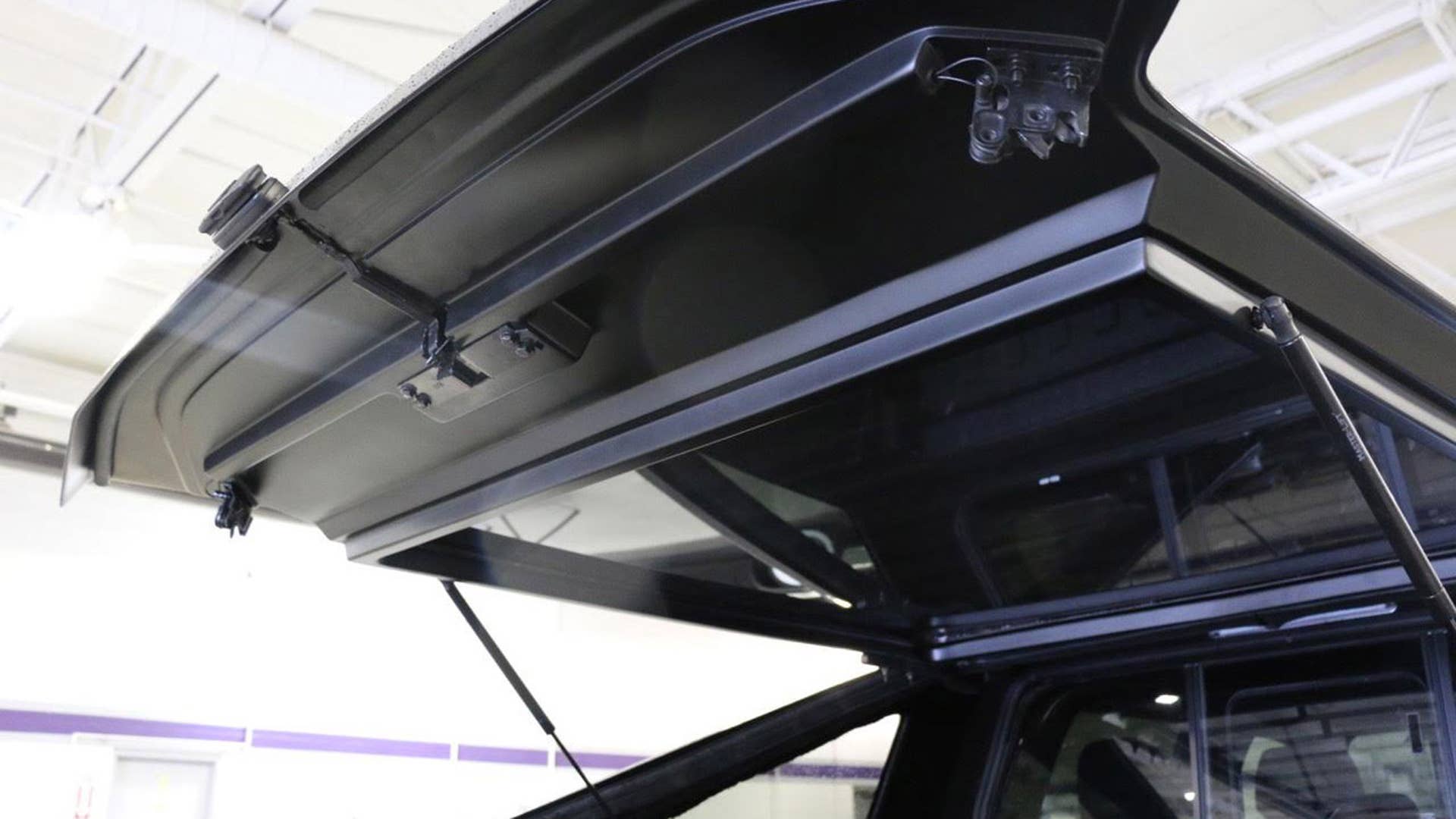 AeroX Fastback Truck Bed Cap