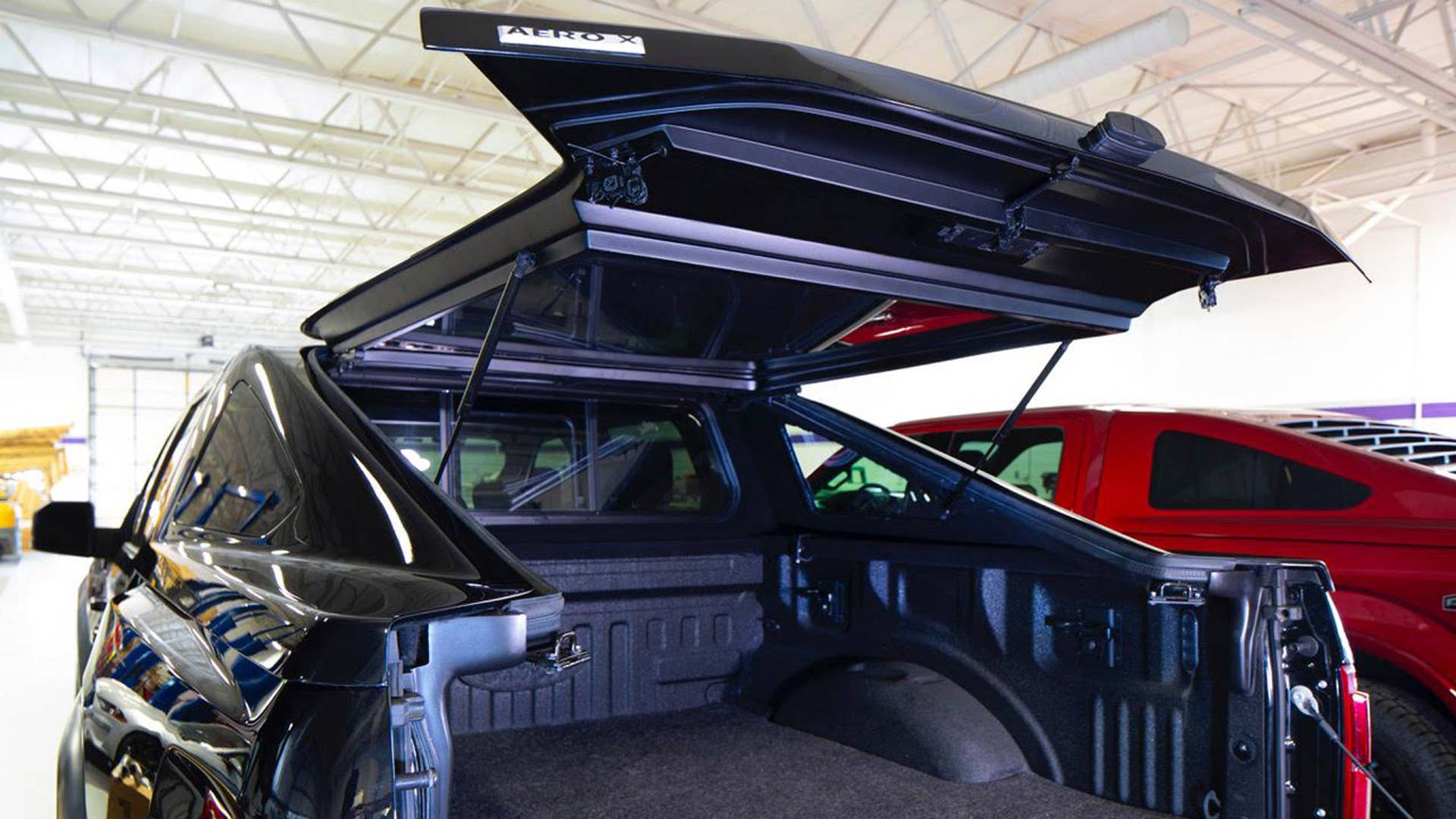 AeroX Fastback Truck Bed Cap