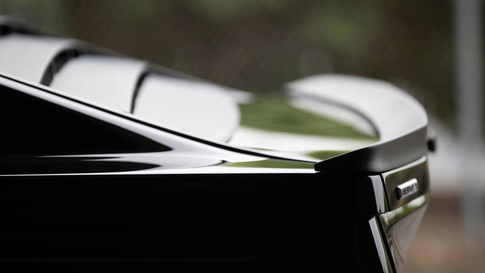AeroX Fastback Truck Bed Cap