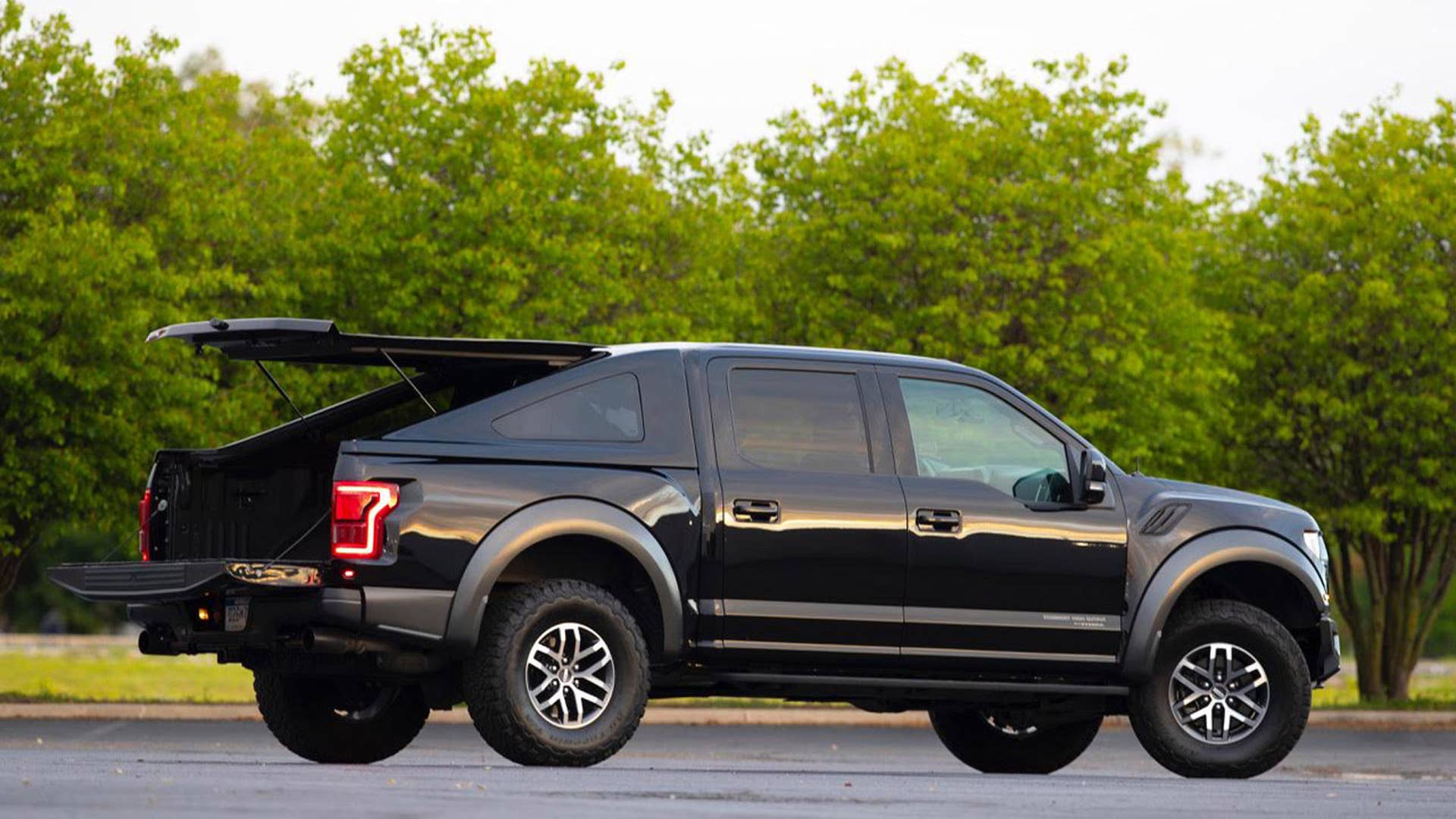 AeroX Fastback Truck Bed Cap