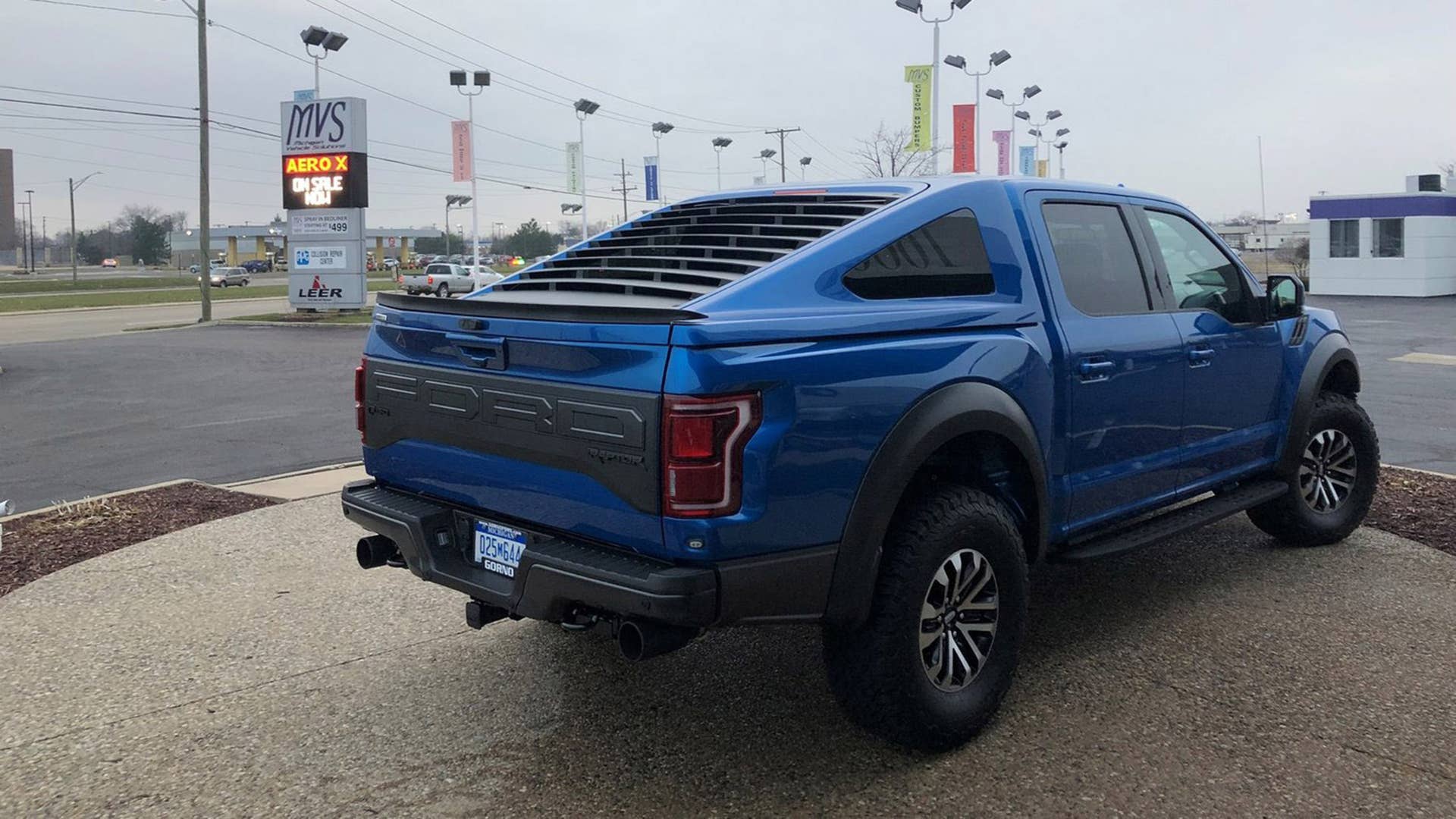 AeroX Fastback Truck Bed Cap