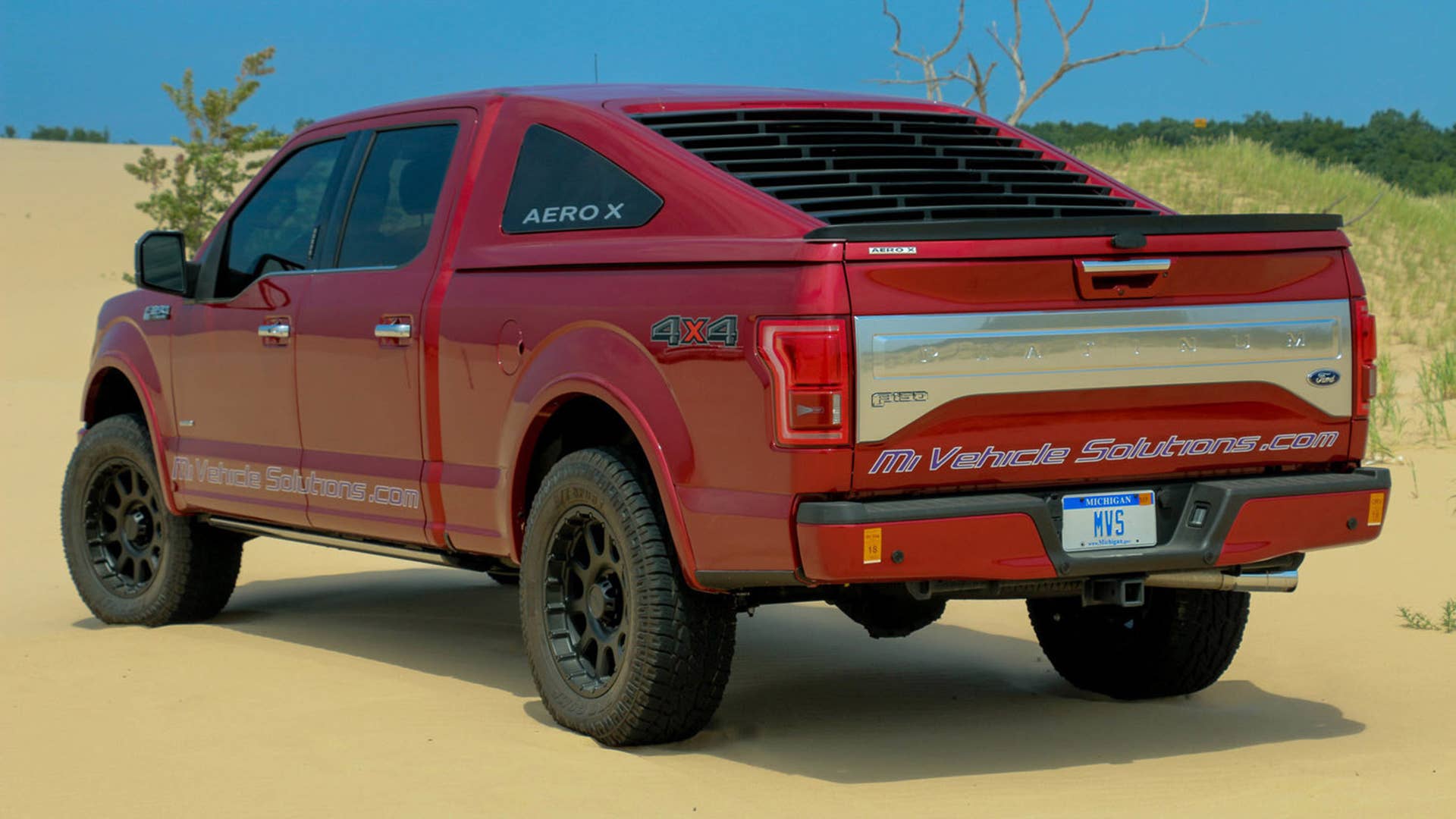 AeroX Fastback Truck Bed Cap