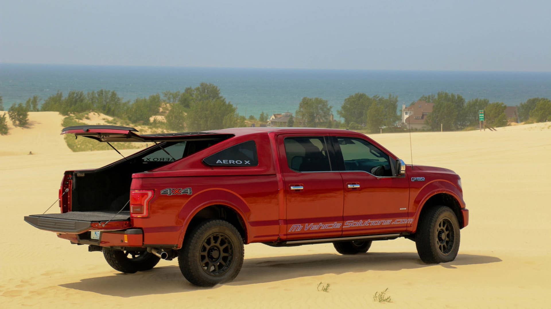 AeroX Fastback Truck Bed Cap