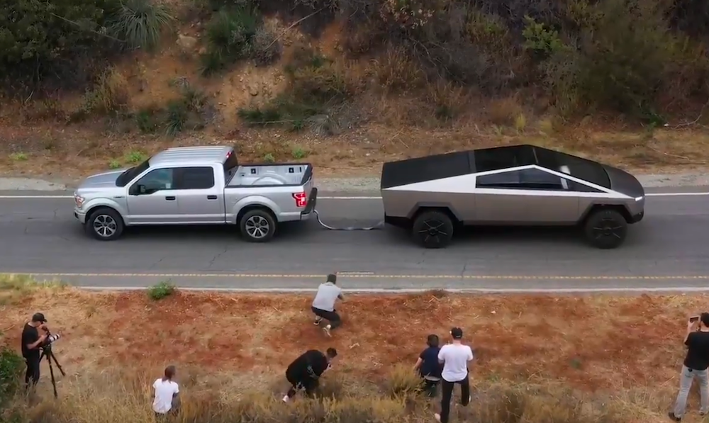 Tesla Cybertruck Ford F-150 tug of war