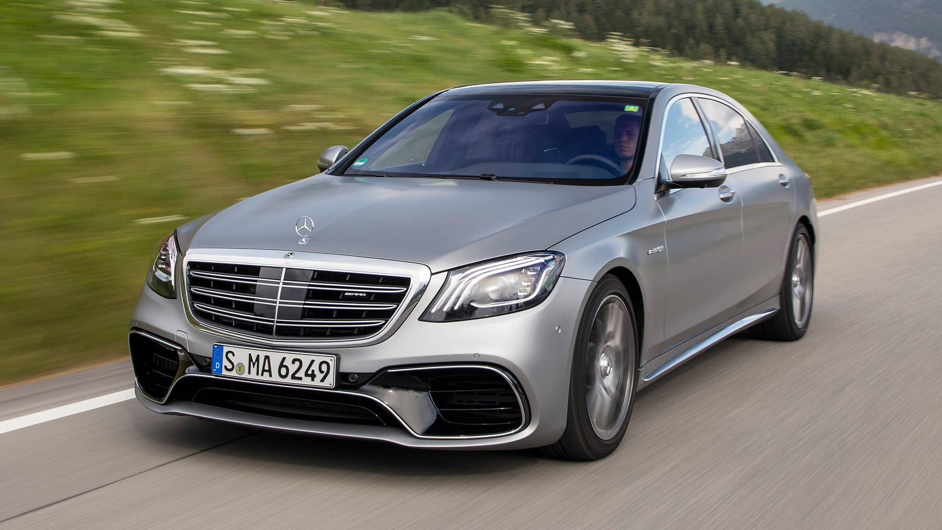 Mercedes-AMG S 63 4MATIC+, designo allanitgrau magno; Kraftstoffverbrauch kombiniert: 8,3 l/100 km; CO2-Emissionen kombiniert: 203 g/km// Mercedes-AMG S 63 4MATIC+, designo allanite grey magno; Fuel consumption combined: 8.3 l/100 km; combined CO2 emissions: 203 g/km