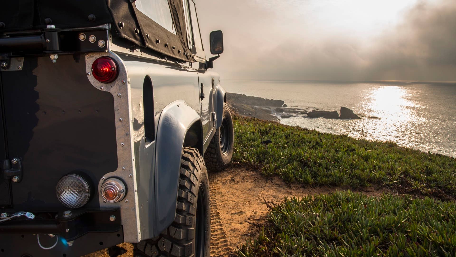 Cool N Vintage Land Rover Defender 90