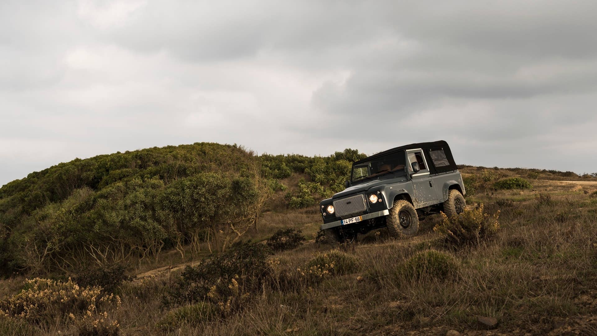 Cool N Vintage Land Rover Defender 90