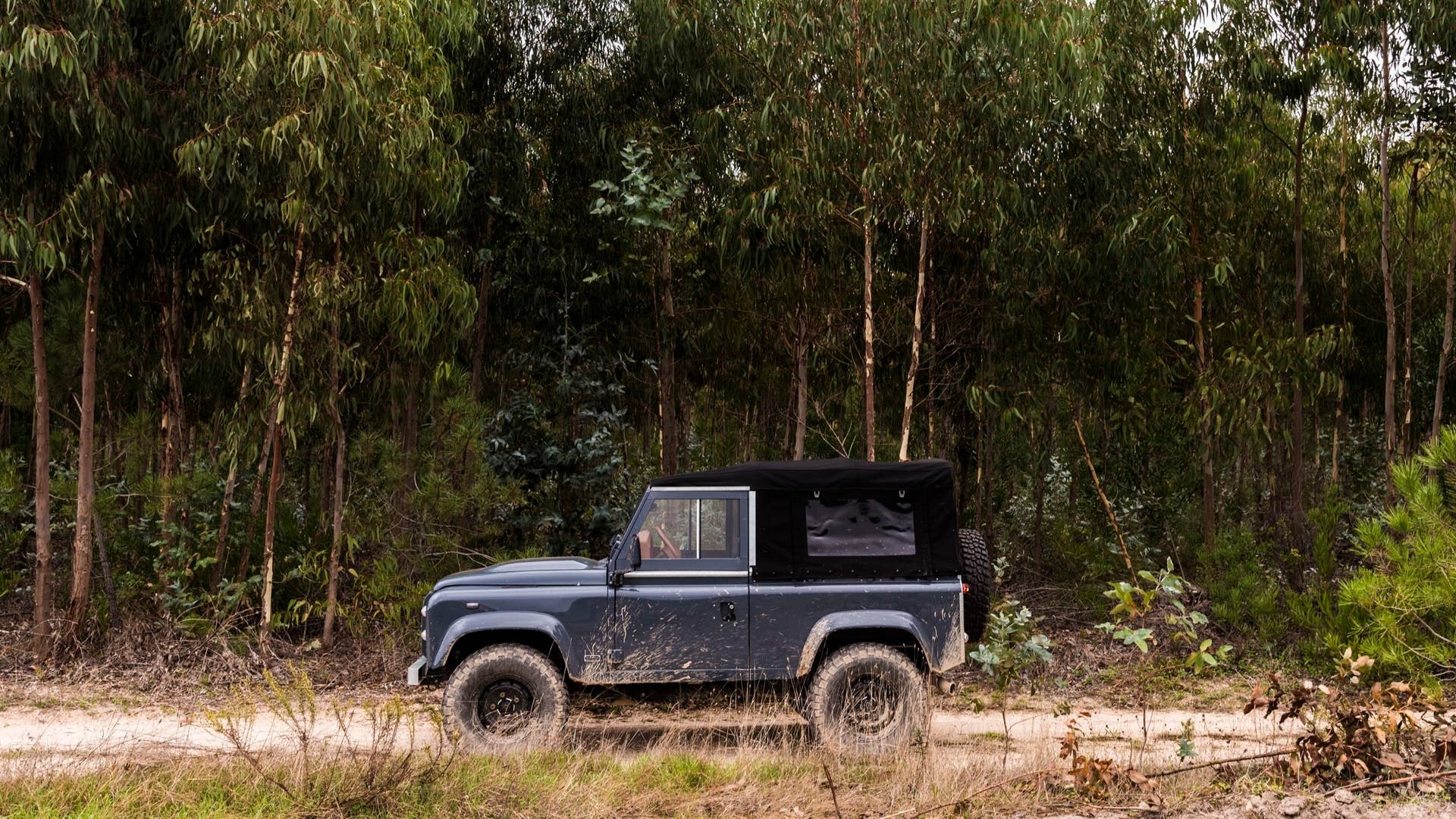 Cool N Vintage Land Rover Defender 90