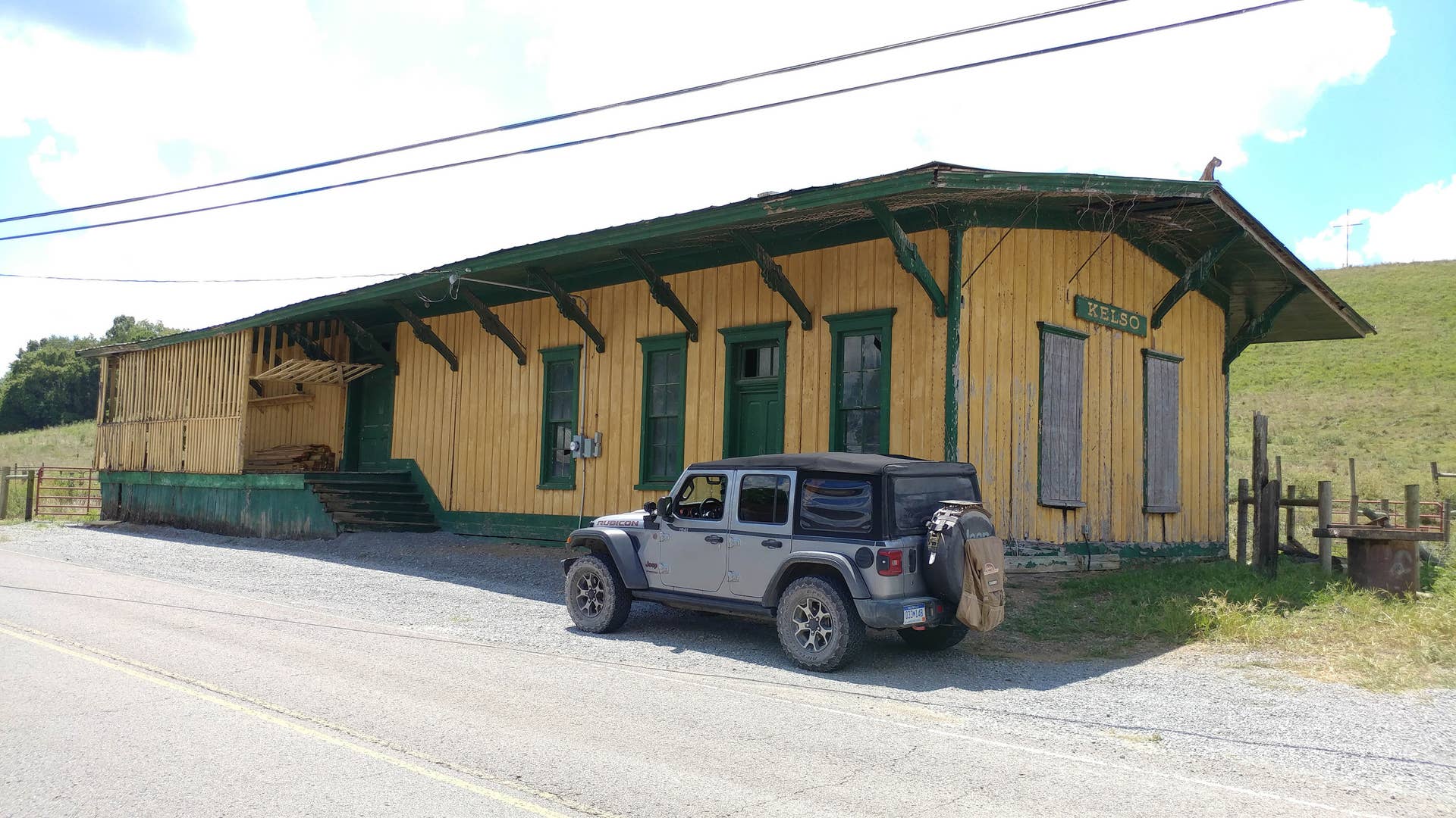 ... and pretty, dead buildings. This was in Kelso, TN and is the building featured on its Wikipedia page.