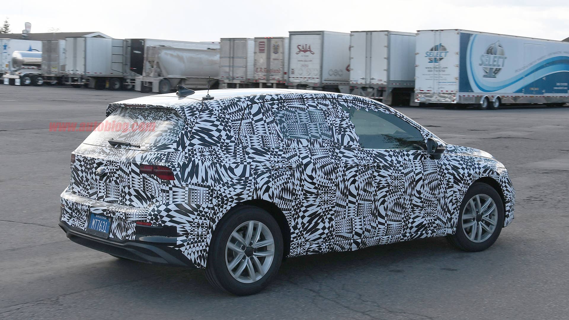 VW Golf spy photos