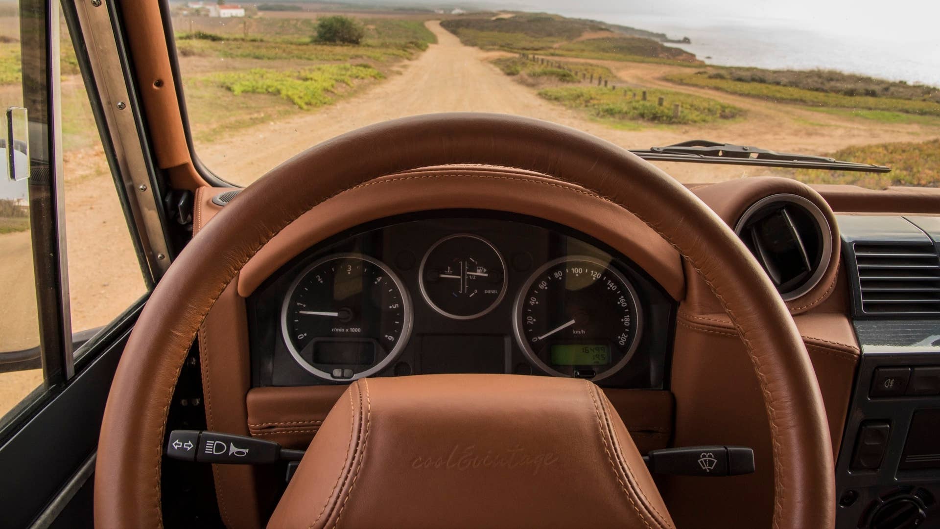 Cool N Vintage Land Rover Defender 90