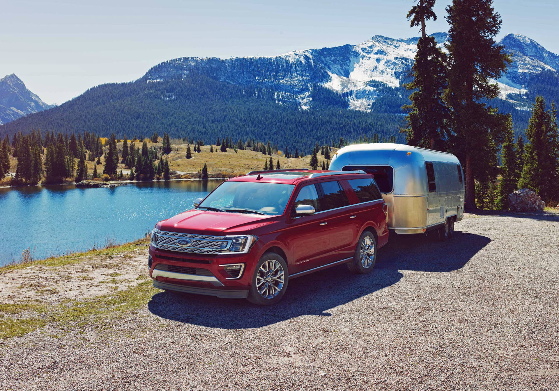 With available Pro Trailer Backup Assist, the all-new Ford Expedition makes backing up a trailer as easy as turning a knob.