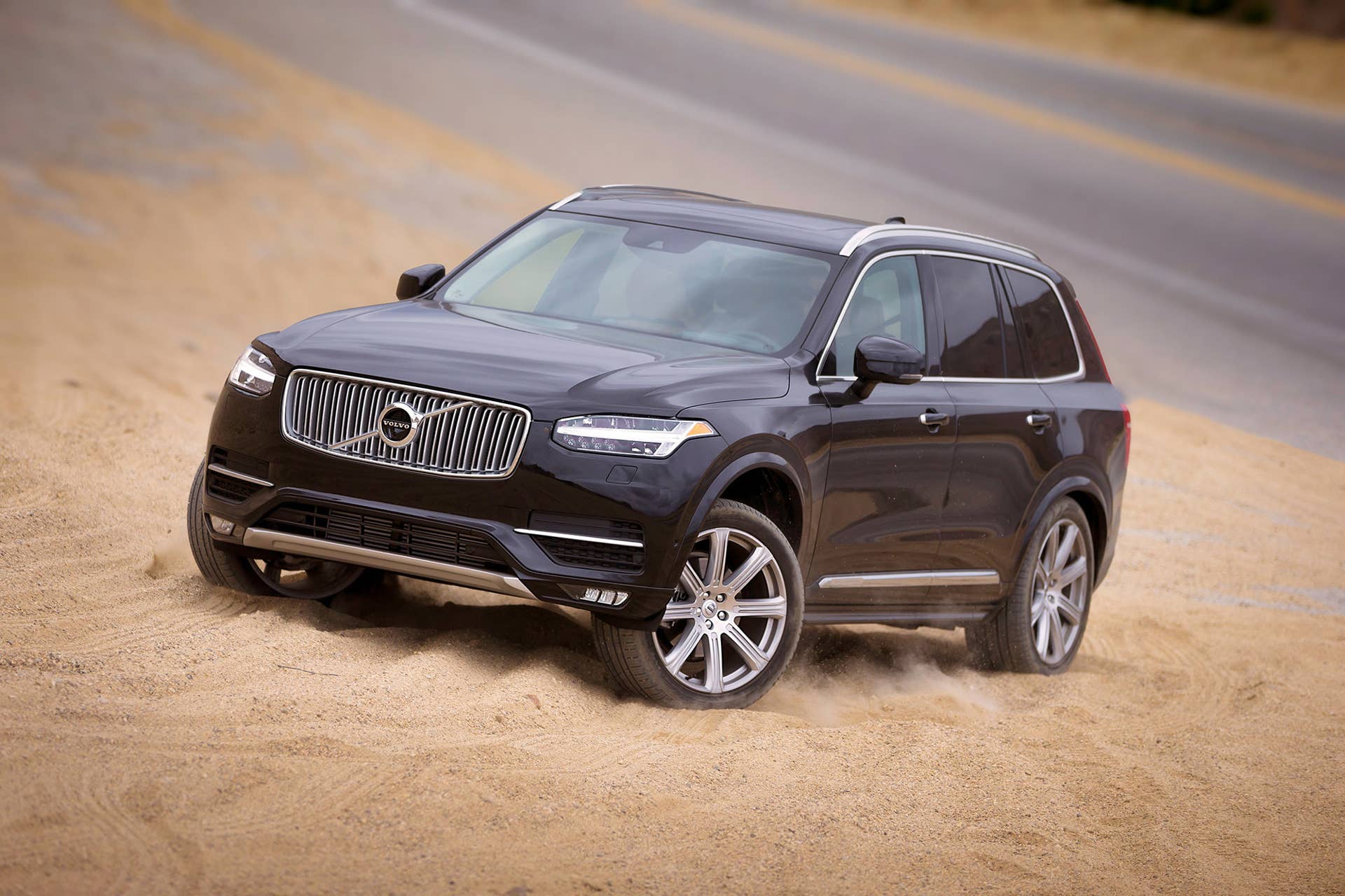 2016 Volvo XC90 lookin' good in the sand