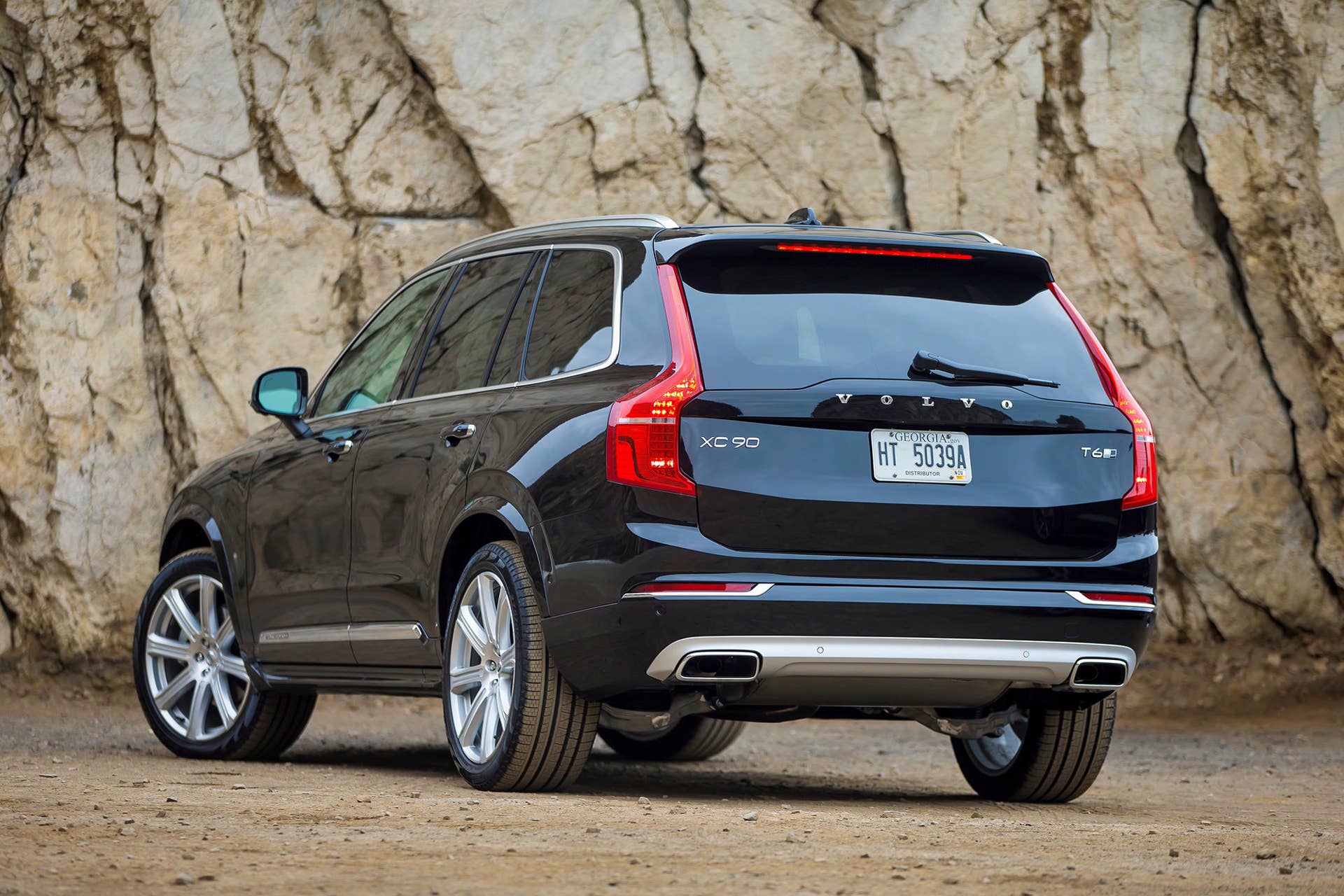 2016 Volvo XC90 rear 3/4 view with dusty tires