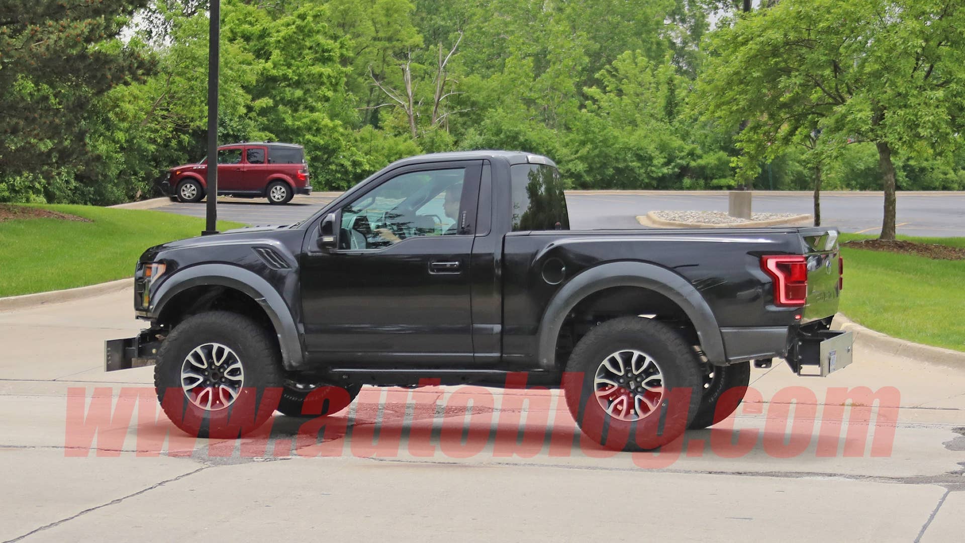 Spy photos: possible Ford Bronco mule