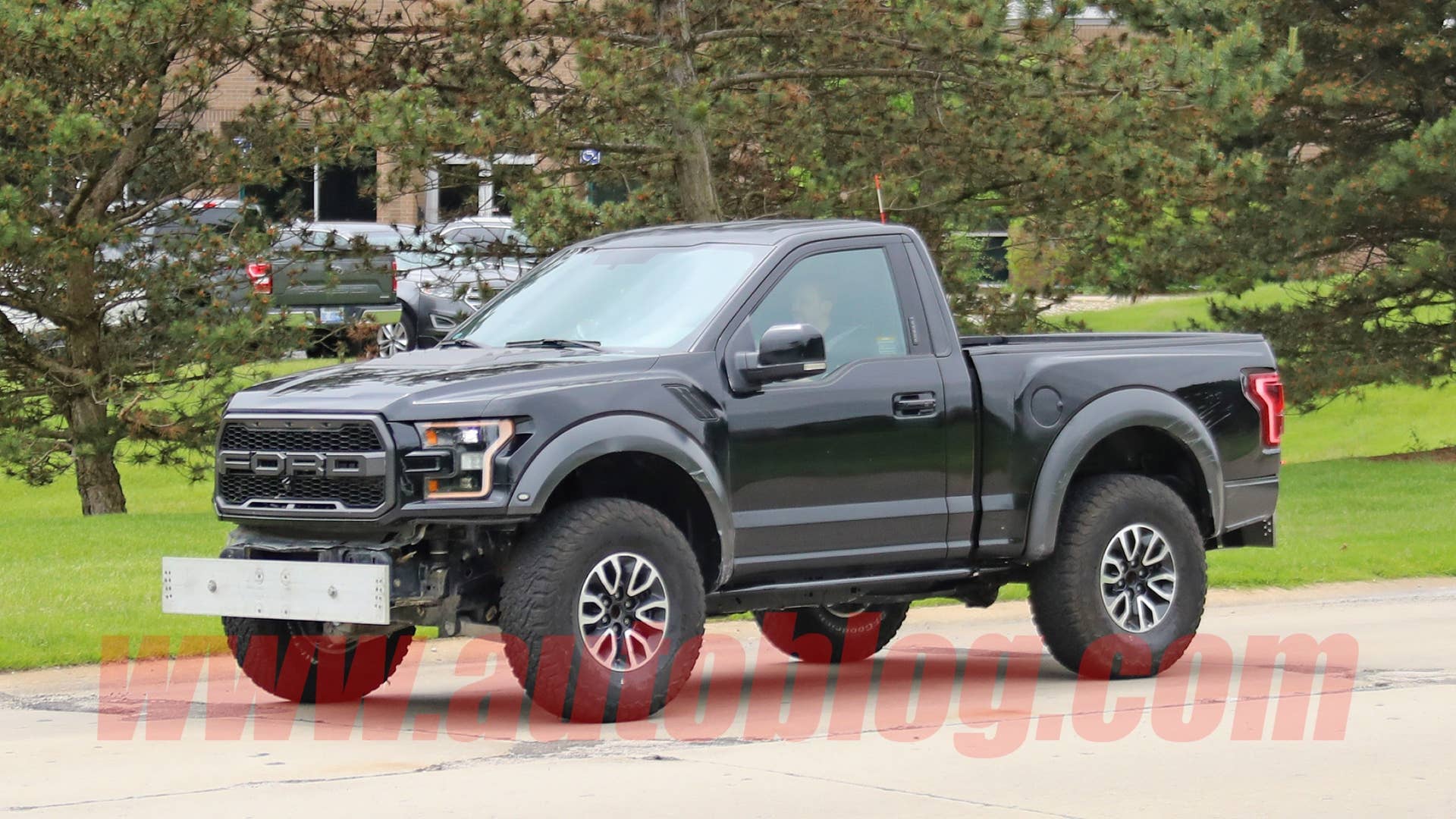 Spy photos: possible Ford Bronco mule