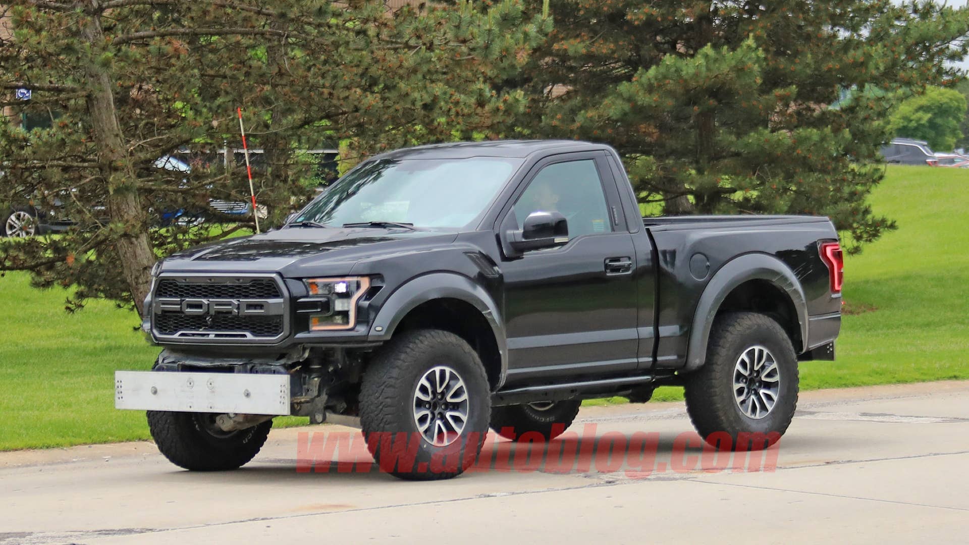 Spy photos: possible Ford Bronco mule