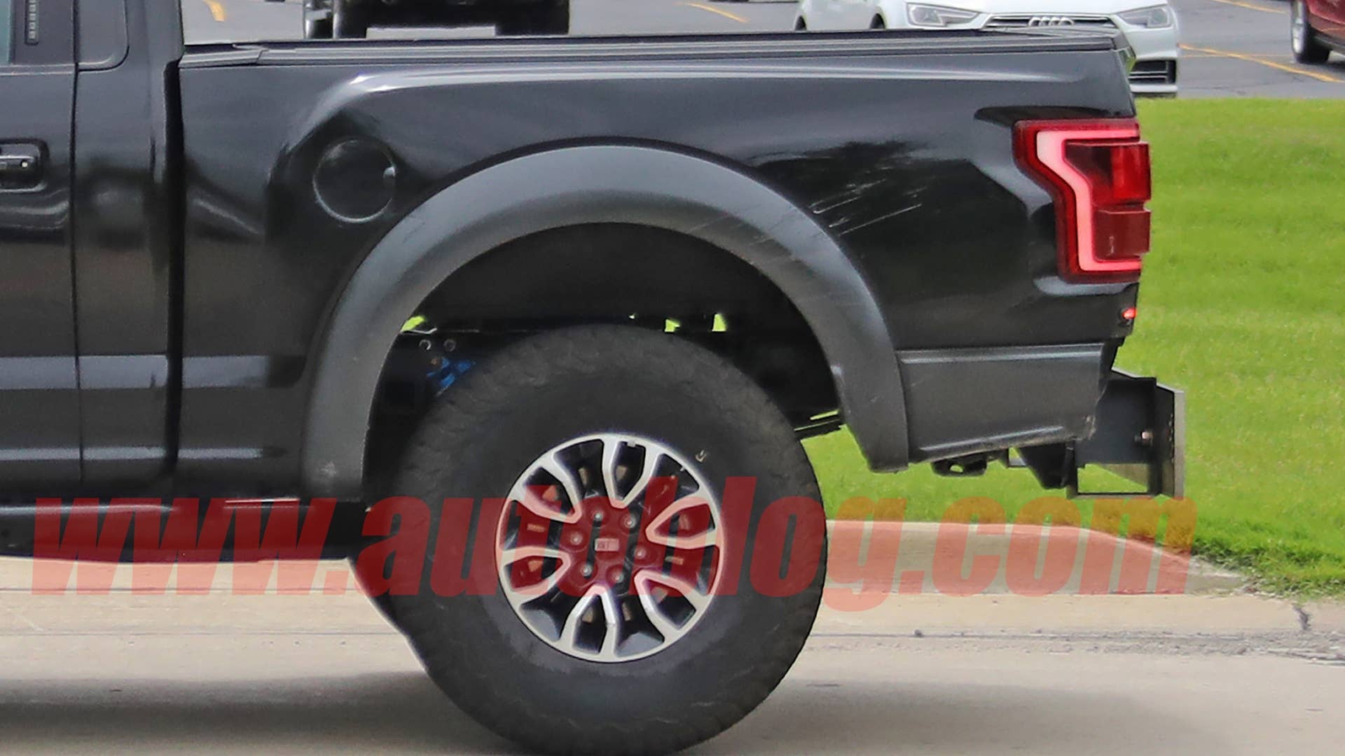 Spy photos: possible Ford Bronco mule