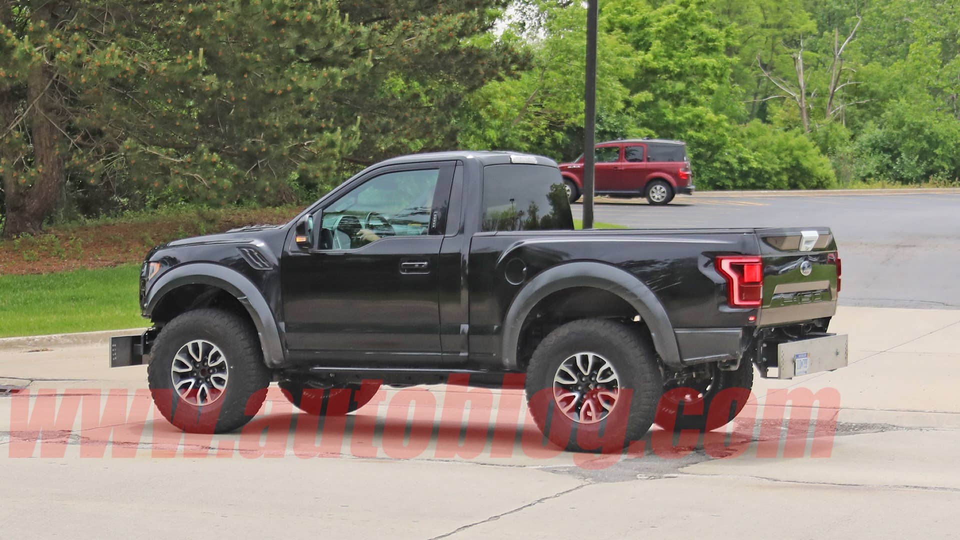 Spy photos: possible Ford Bronco mule