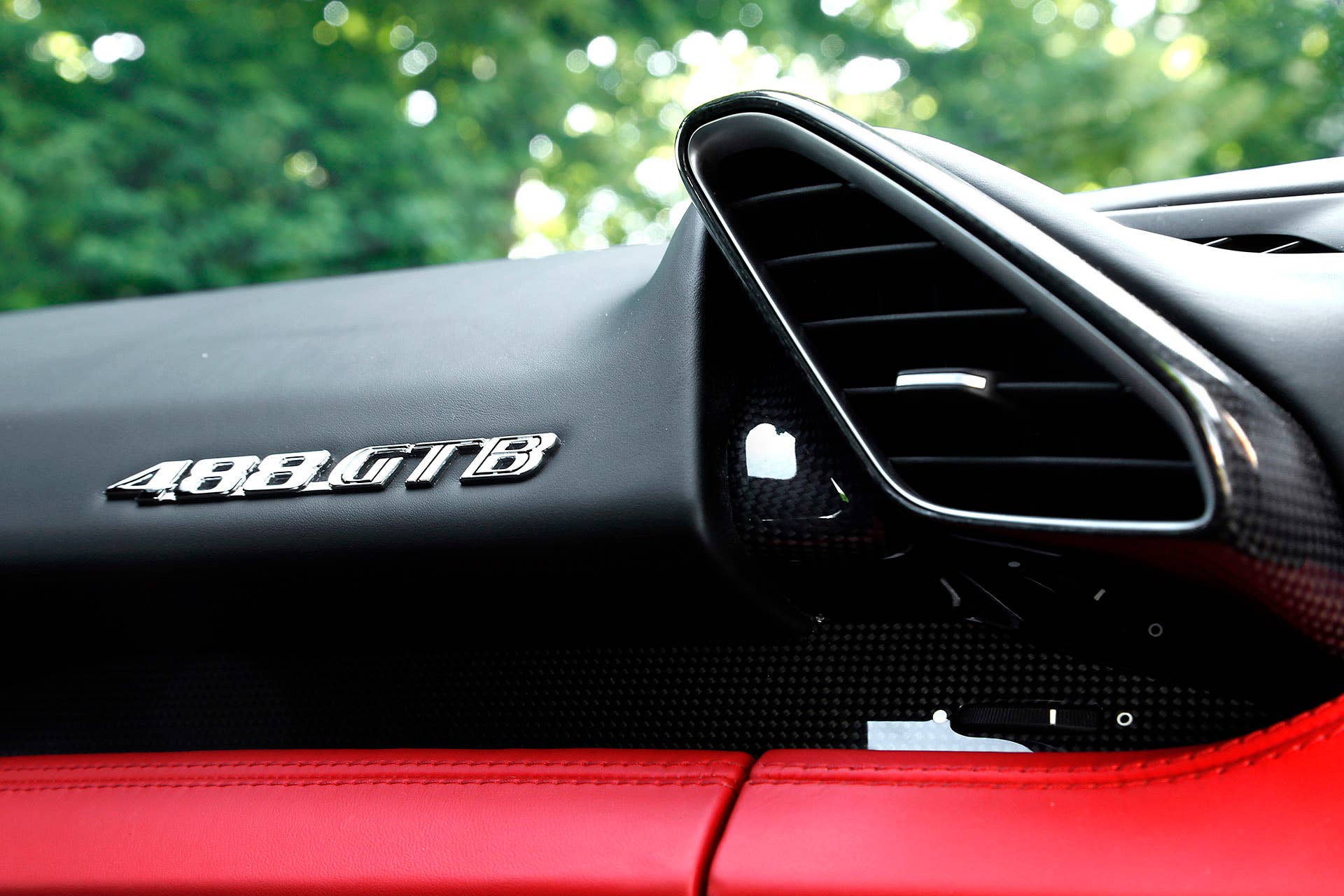 2016 Ferrari 488 GTB dash