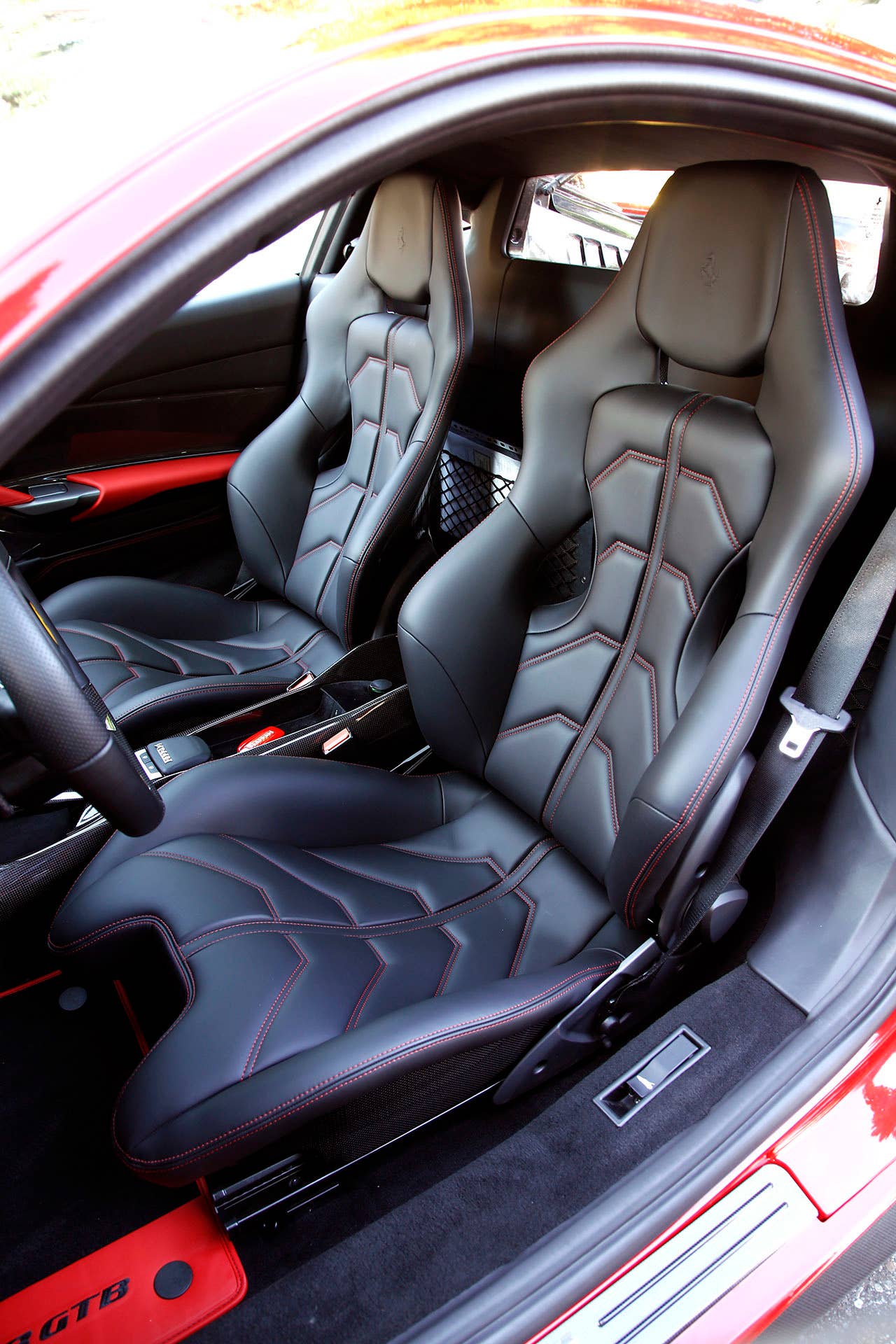 2016 Ferrari 488 GTB seats