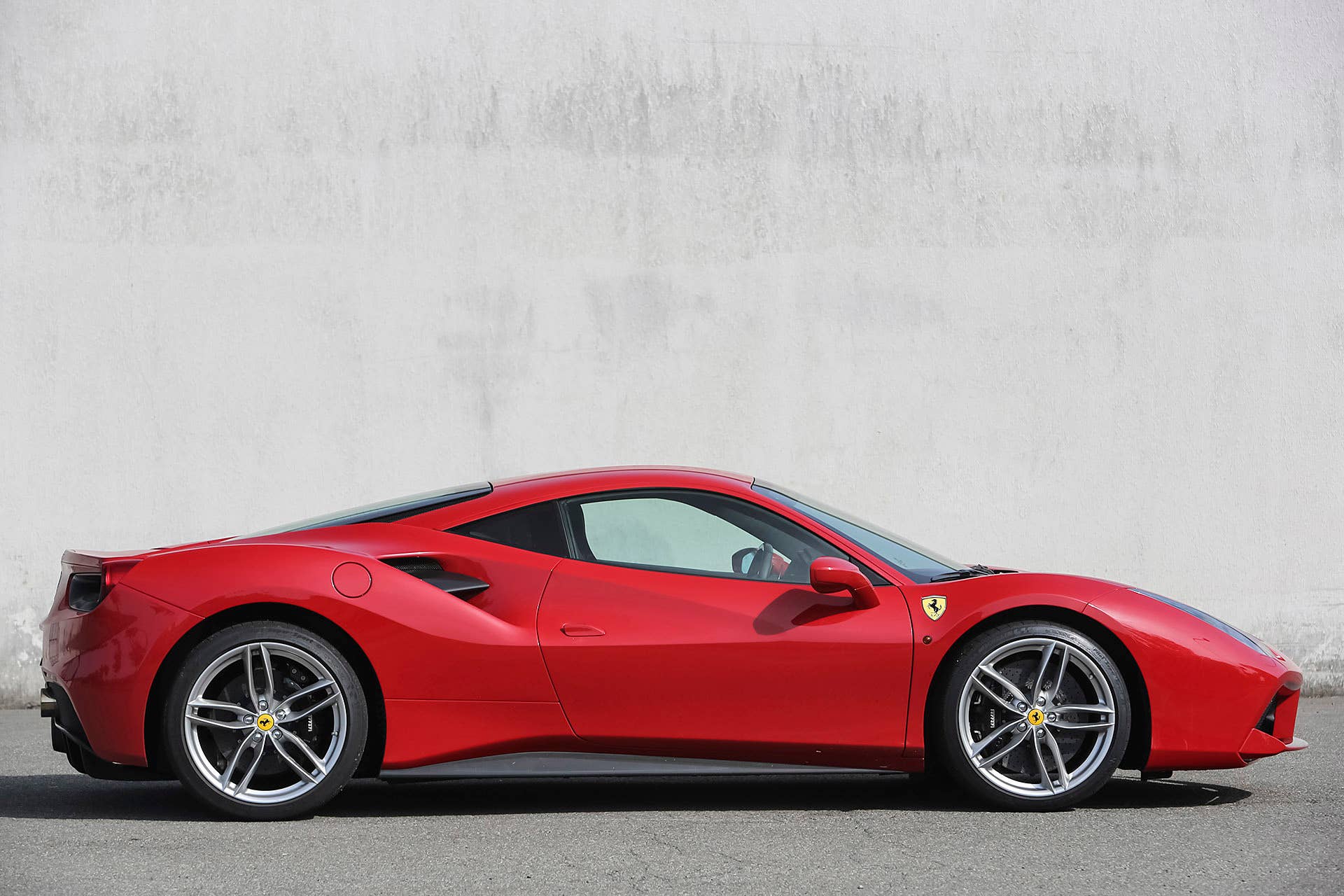 2016 Ferrari 488 GTB side view
