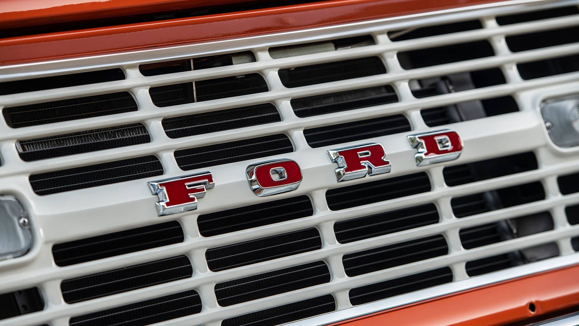 ICON BR Old School Ford Bronco