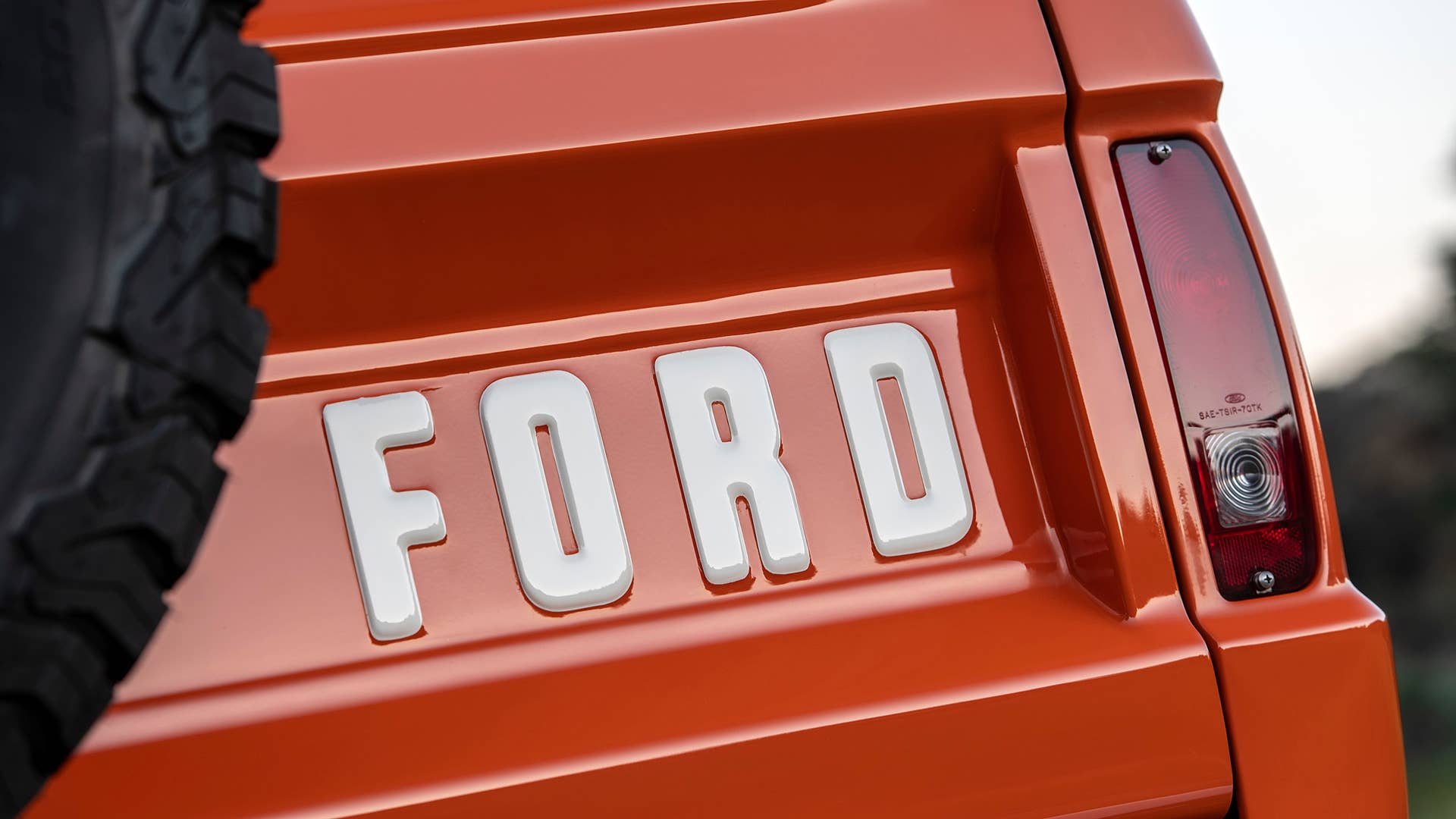 ICON BR Old School Ford Bronco