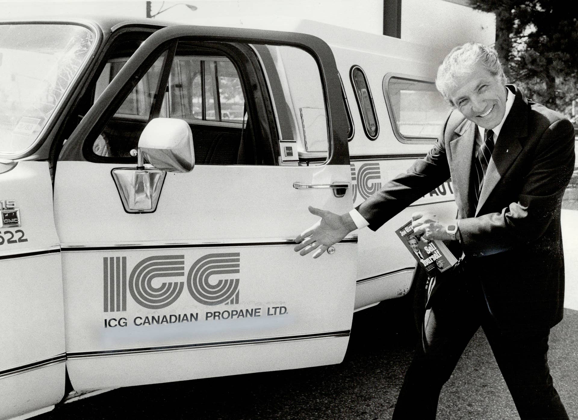 CANADA - SEPTEMBER 09: Guinness greatest: The keeper of world records once rate Joe Girard as the world's greatest salesman - his average was six Chevies a day. He maintains he could still woo customers for Detroit away from Japanese imports with ease but says he gets more of a kick out of selling his own sales pitch to other. (Photo by John Mahler/Toronto Star via Getty Images)